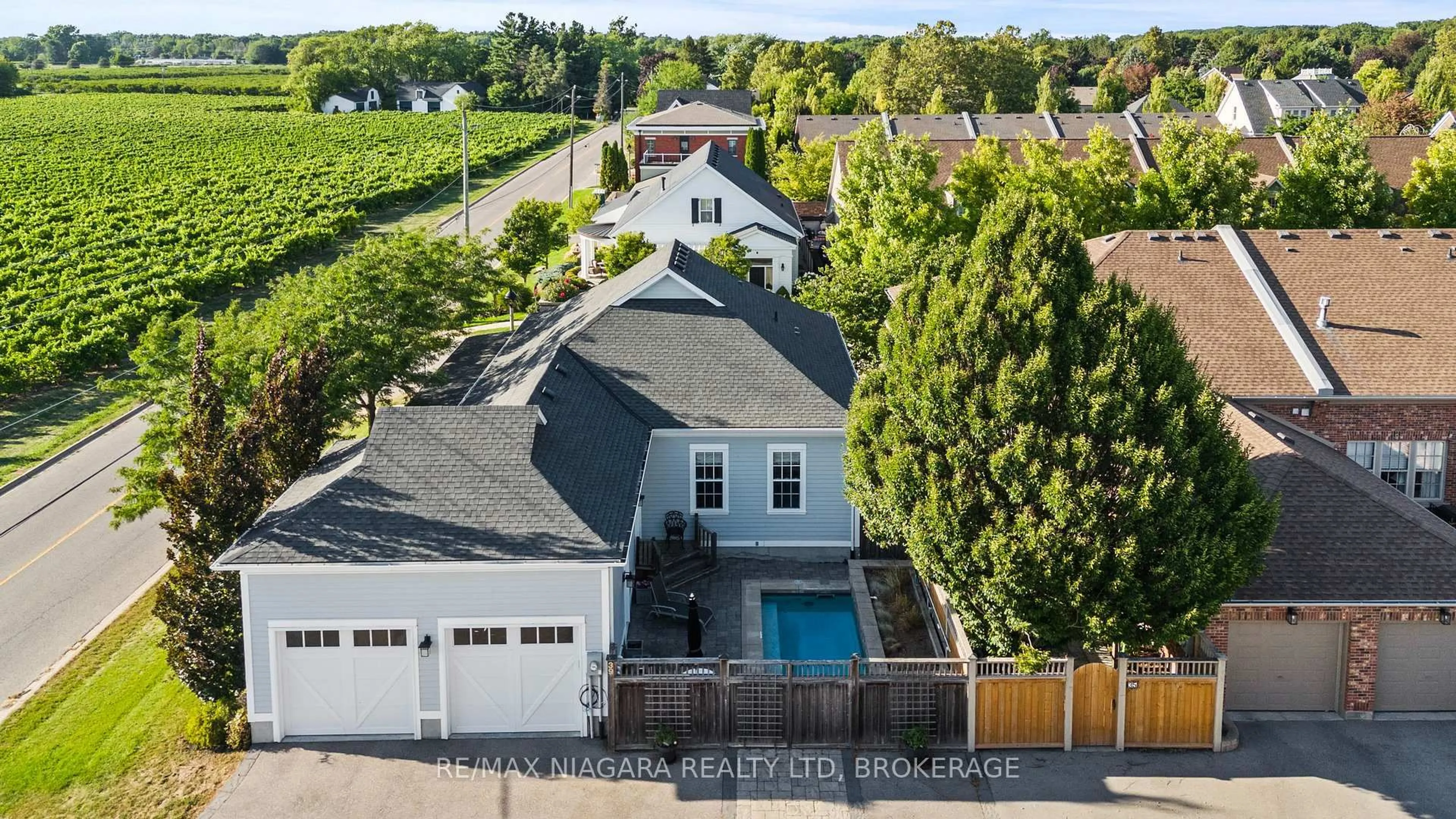 A pic from outside/outdoor area/front of a property/back of a property/a pic from drone, street for 39 COLONEL COHOE St, Niagara-on-the-Lake Ontario L0S 1J0