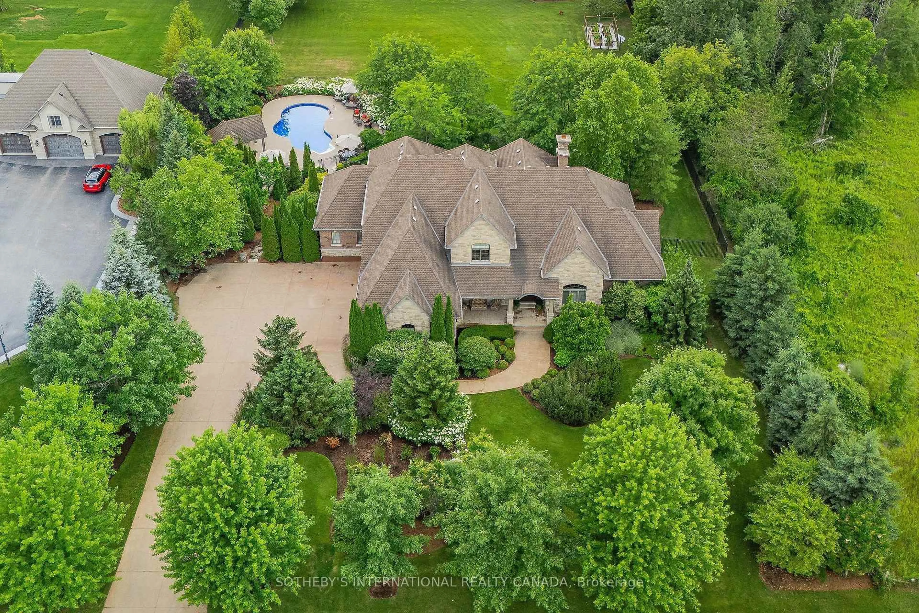 A pic from outside/outdoor area/front of a property/back of a property/a pic from drone, street for 111 John Bricker Rd, Cambridge Ontario N3H 4R8