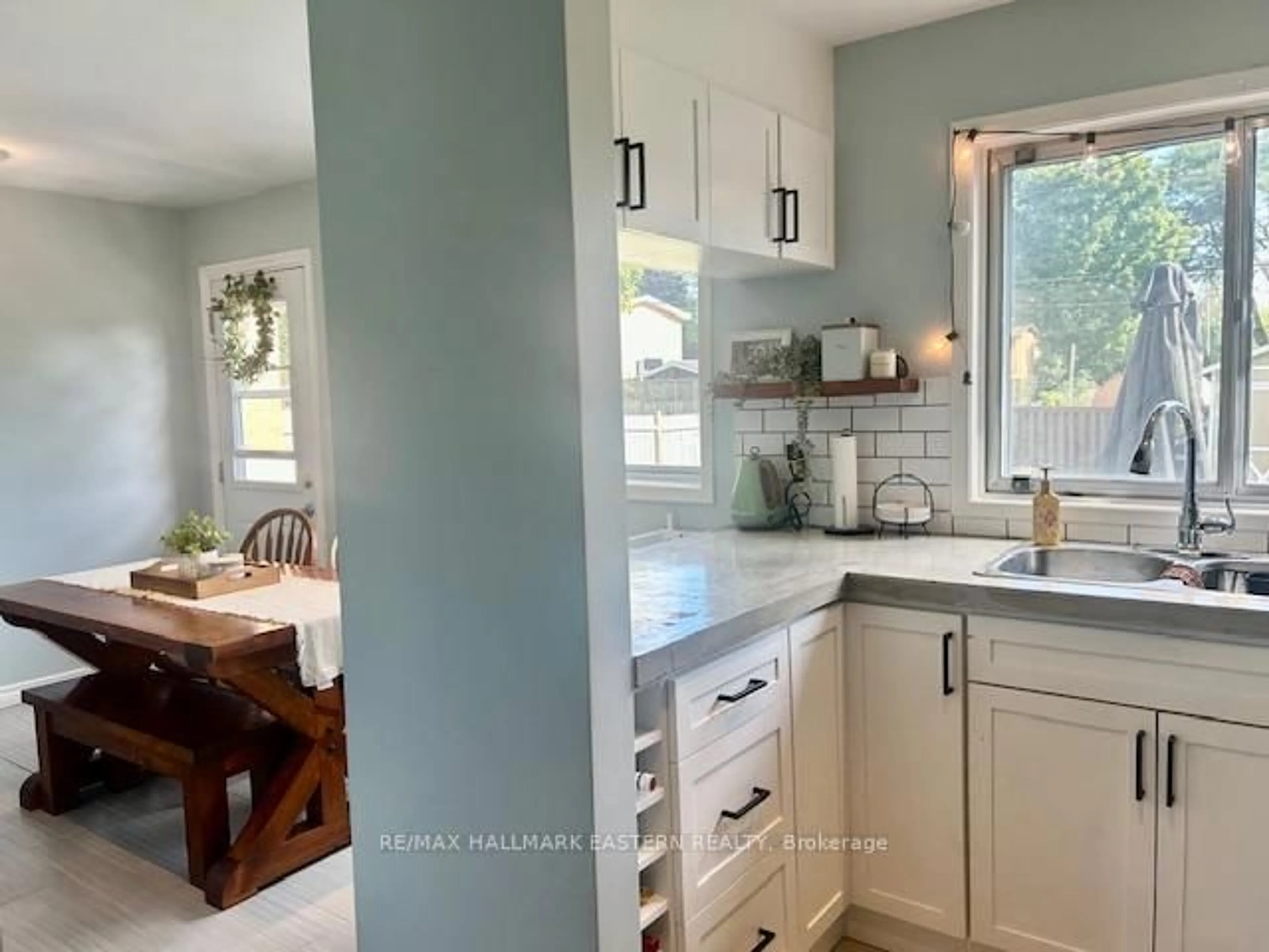 Open concept kitchen, ceramic/tile floor for 3 Maryknoll Ave, Kawartha Lakes Ontario K9V 1A7