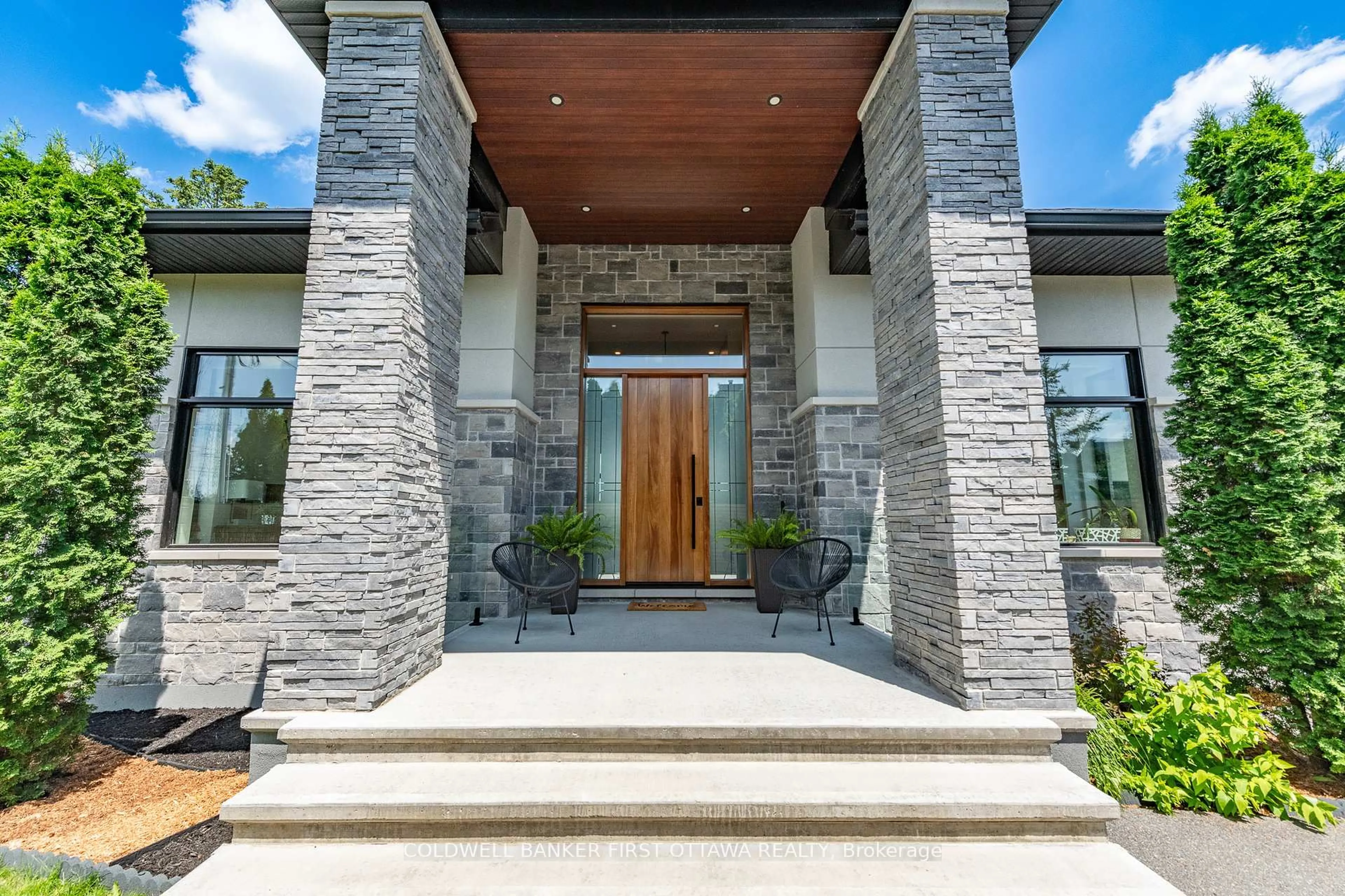 Indoor entryway for 1981 Prince of Wales Dr, Ottawa Ontario K2C 3J7