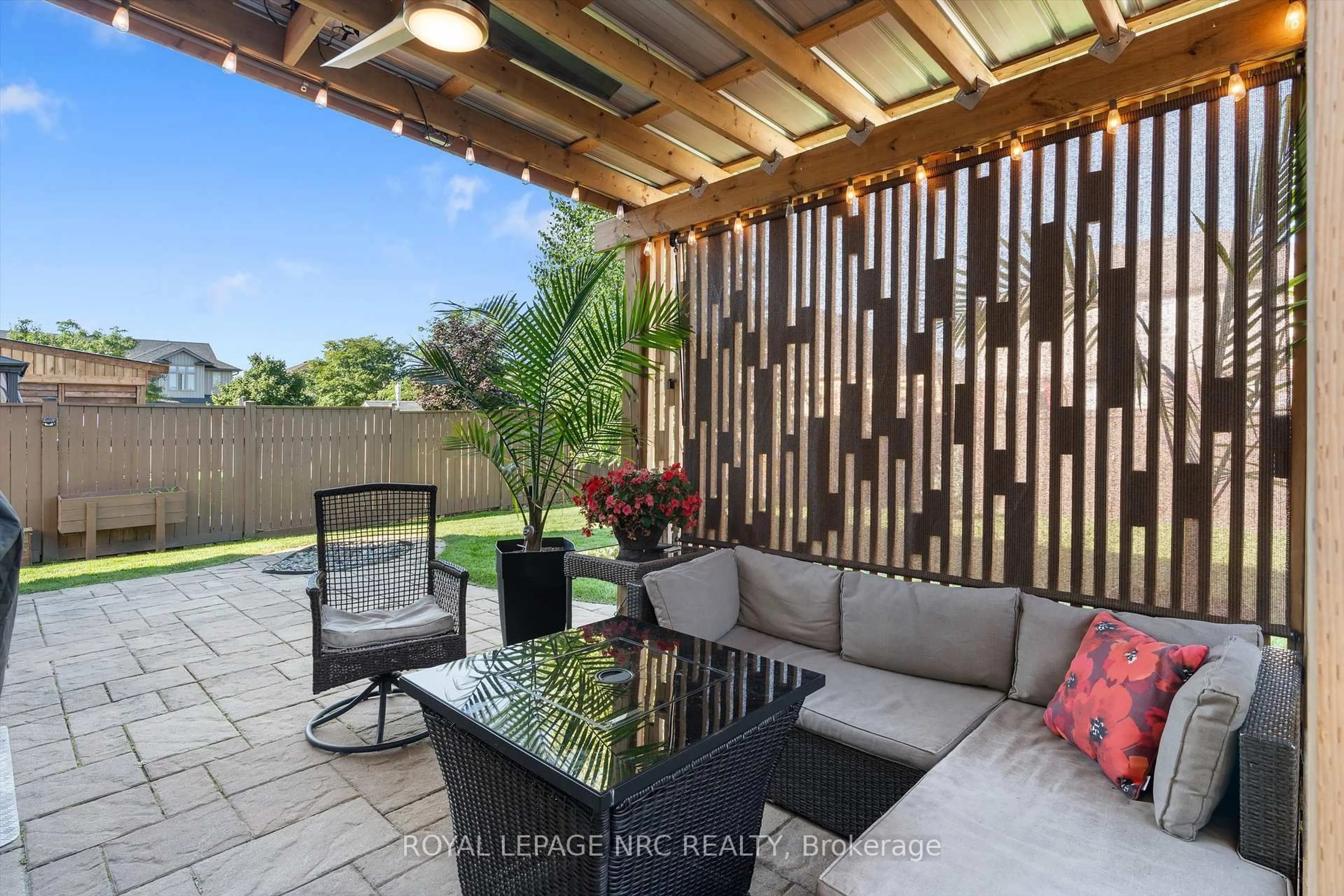 Patio, street for 278 Cardinal Cres, Welland Ontario L3C 0B1