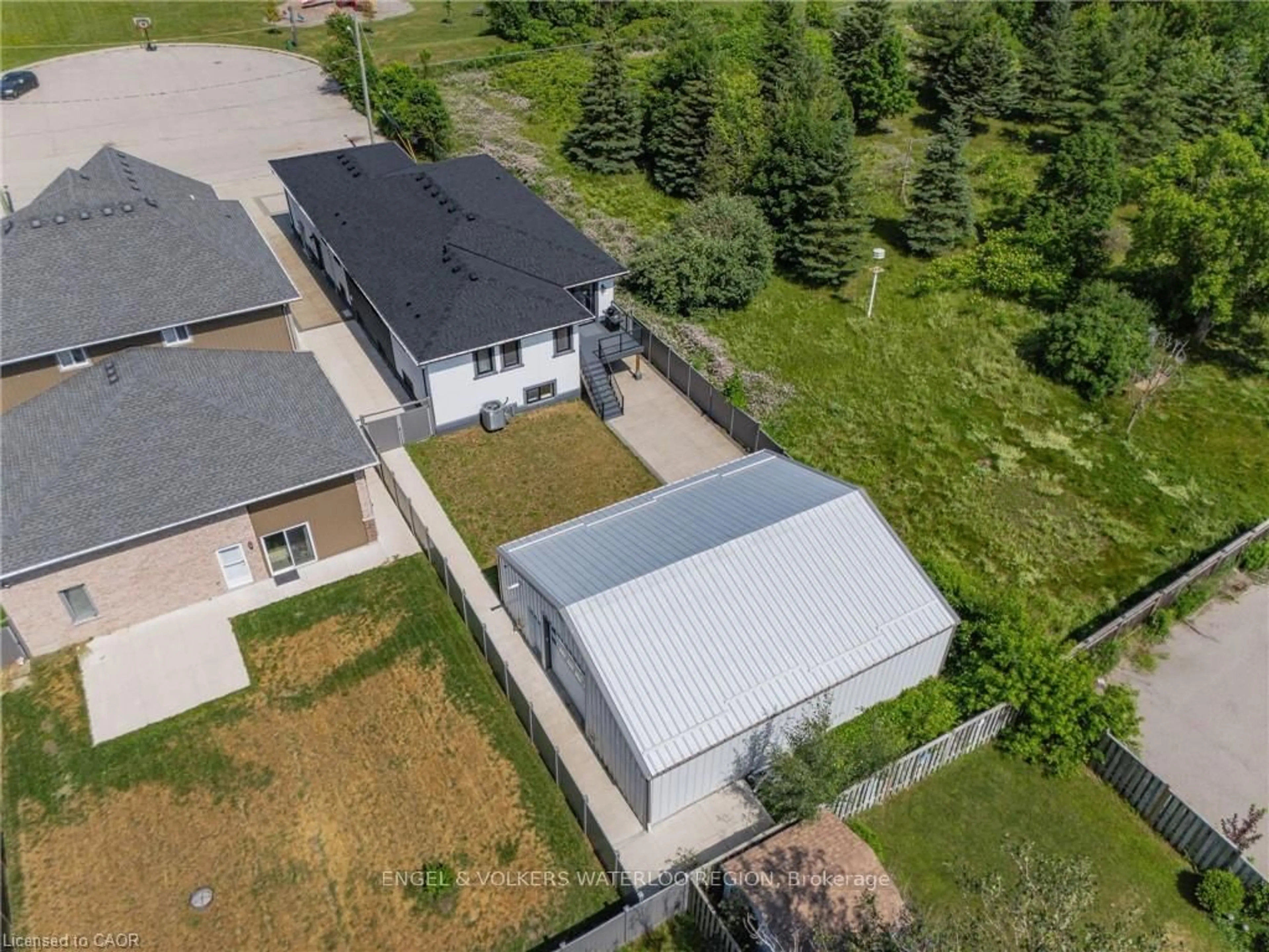 A pic from outside/outdoor area/front of a property/back of a property/a pic from drone, street for 24 Sylvia St, Kitchener Ontario N2K 1E7