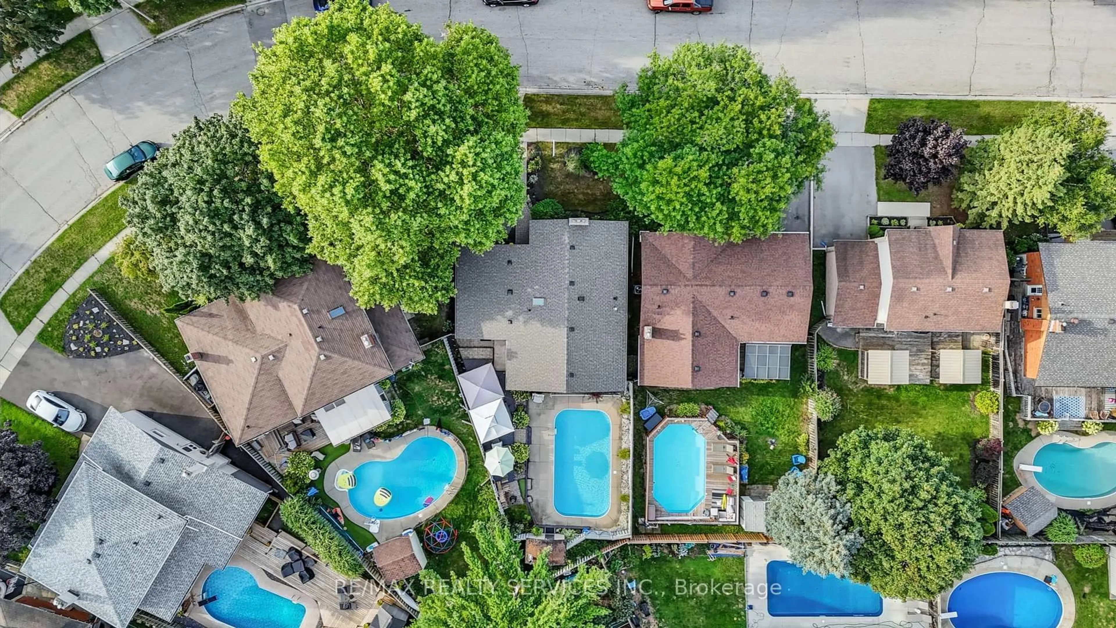 Pool for 67 Westbury Cres, Cambridge Ontario N3C 3G3