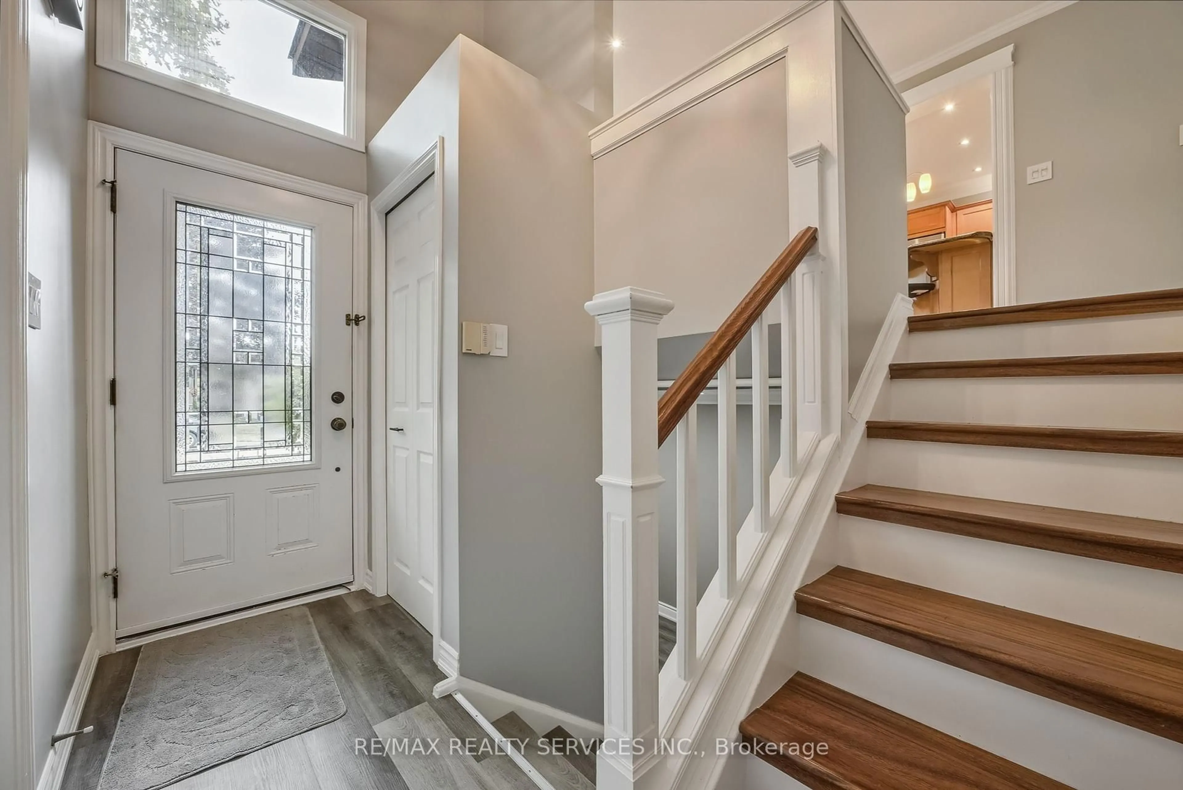 Indoor entryway for 67 Westbury Cres, Cambridge Ontario N3C 3G3