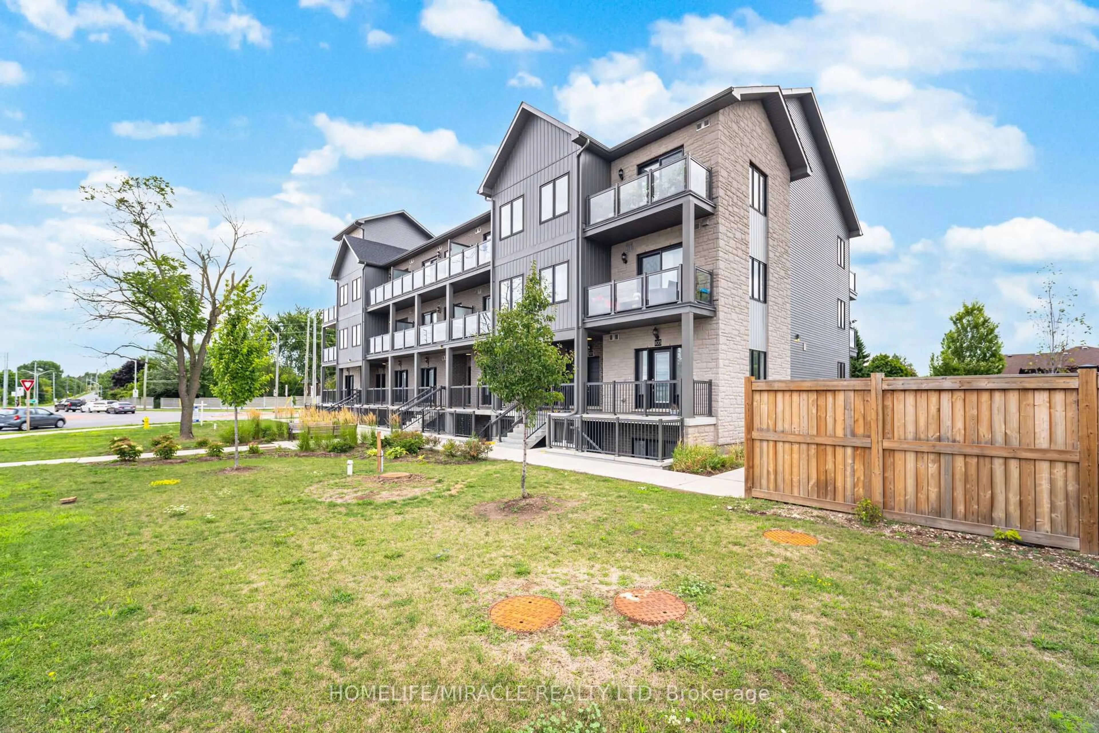 Patio, unknown for 721 Franklin Blvd #305, Cambridge Ontario N1R 0E4