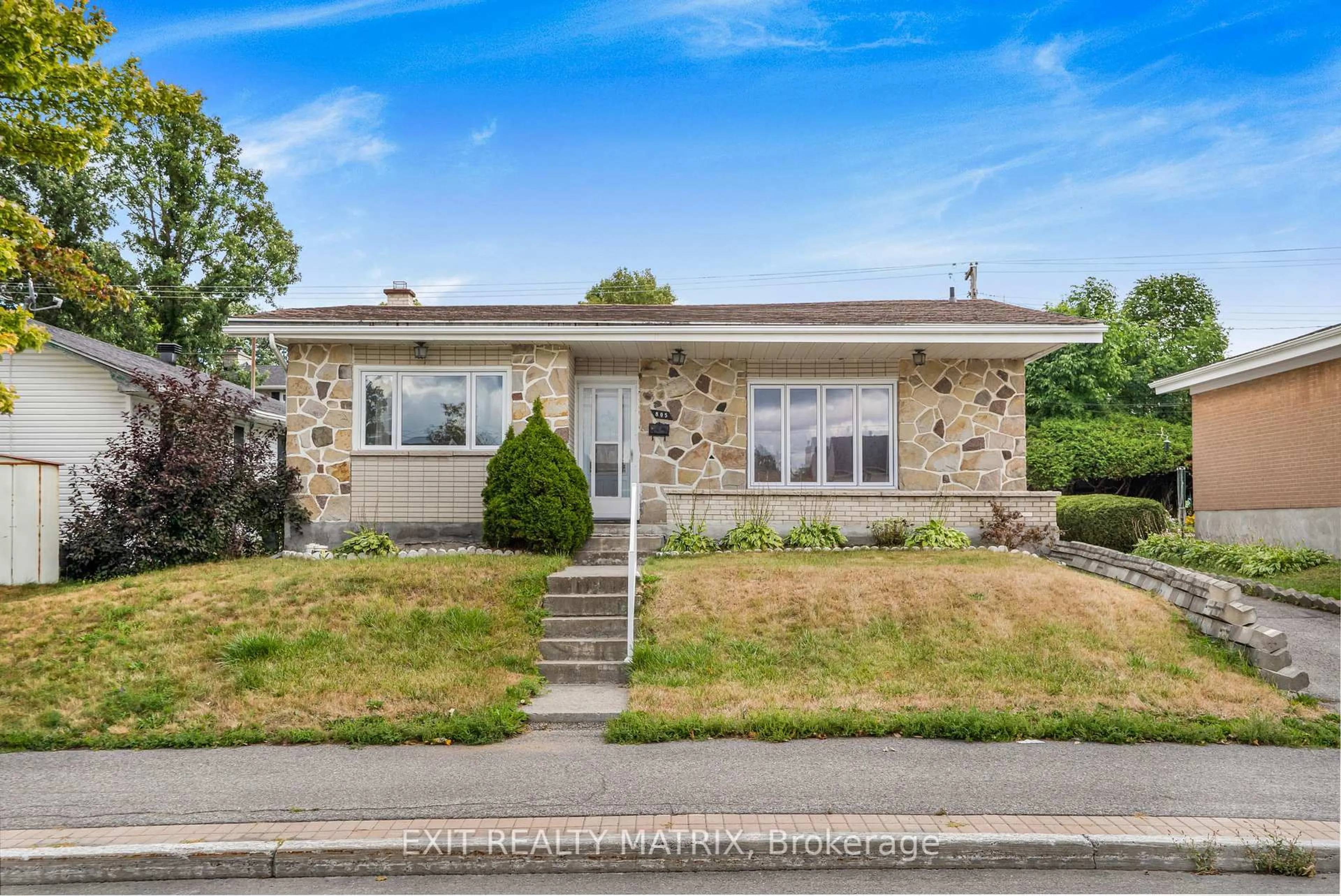 Home with brick exterior material, street for 805 Cartier Blvd, Hawkesbury Ontario K6A 1W9