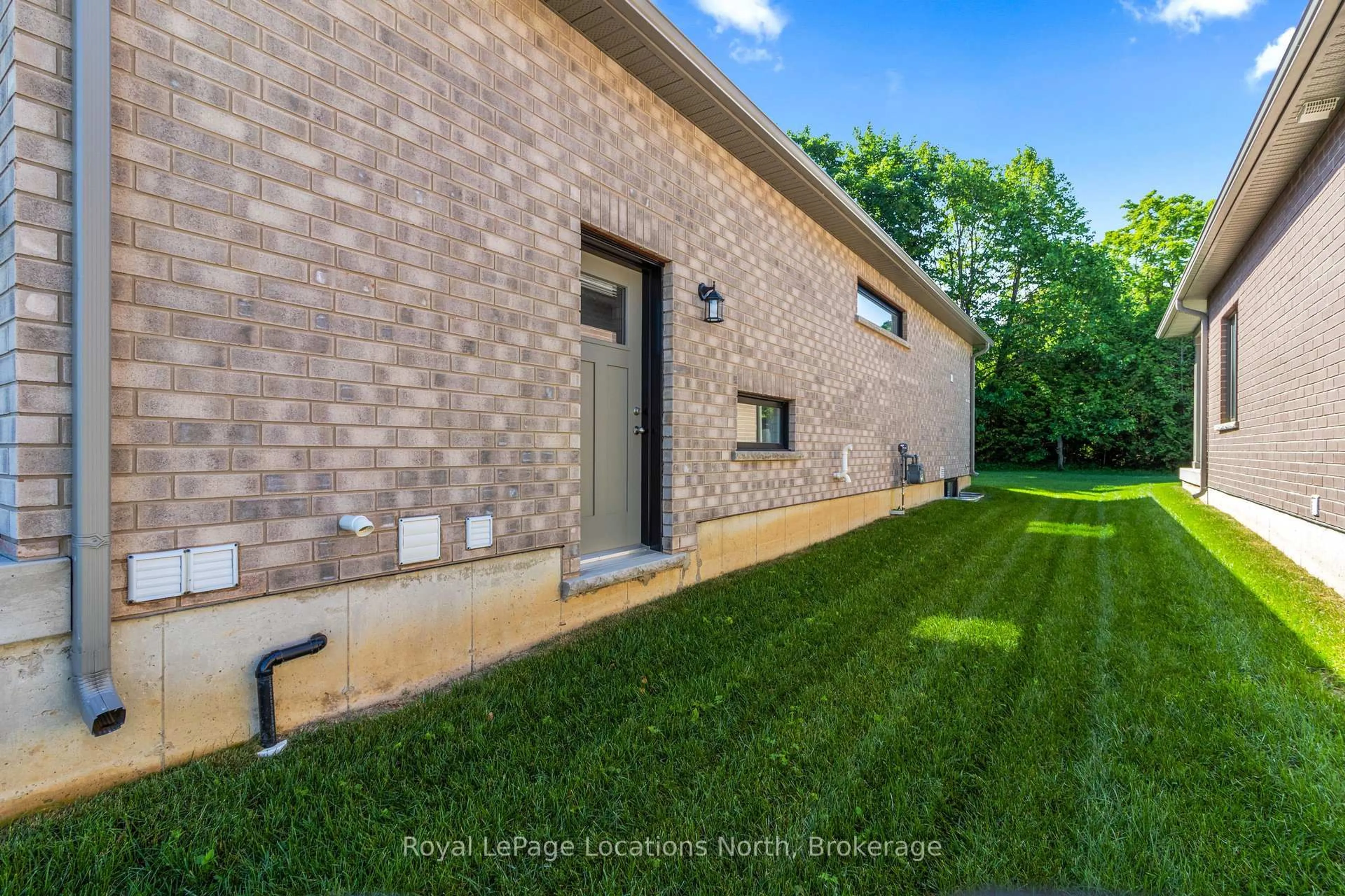 Home with brick exterior material, building for 113 EMERSON Way, West Grey Ontario N0G 1R0