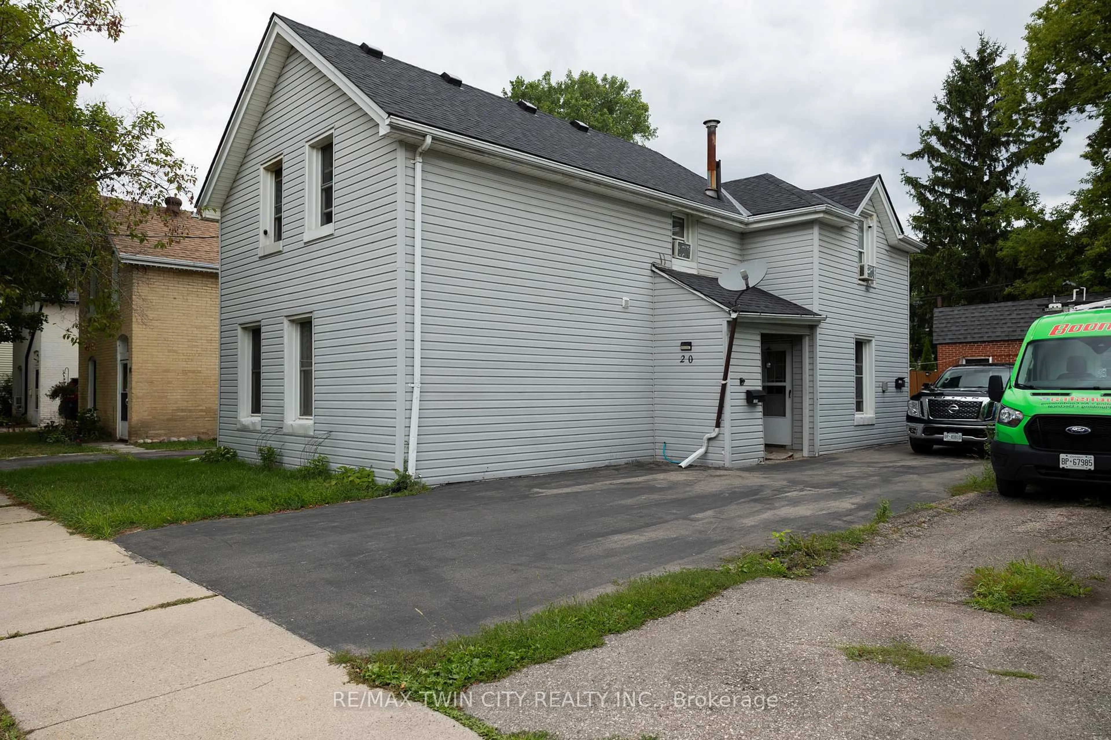 Unknown for 20 SUPERIOR St, Brantford Ontario N3S 2K1