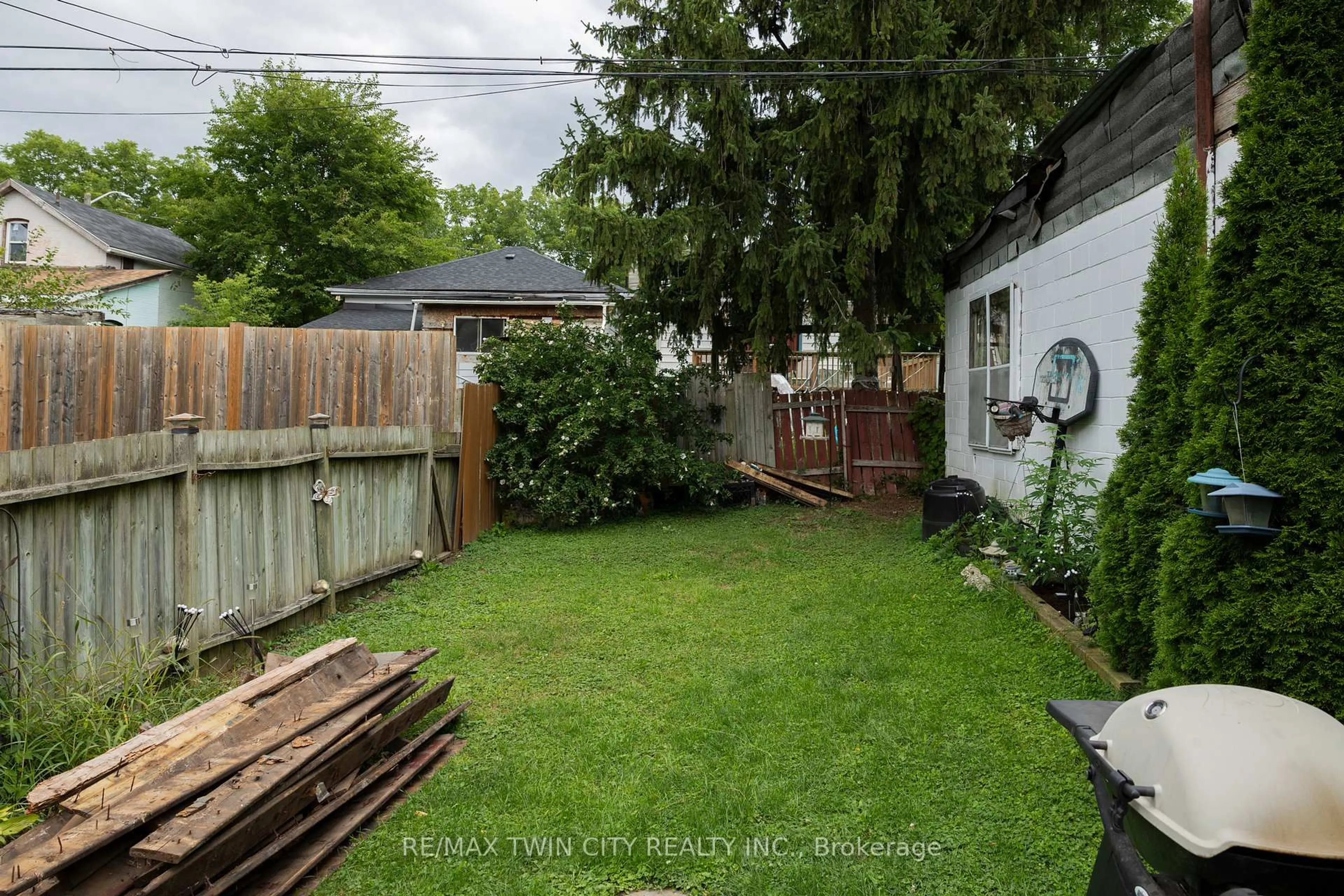 Patio, street for 20 SUPERIOR St, Brantford Ontario N3S 2K1