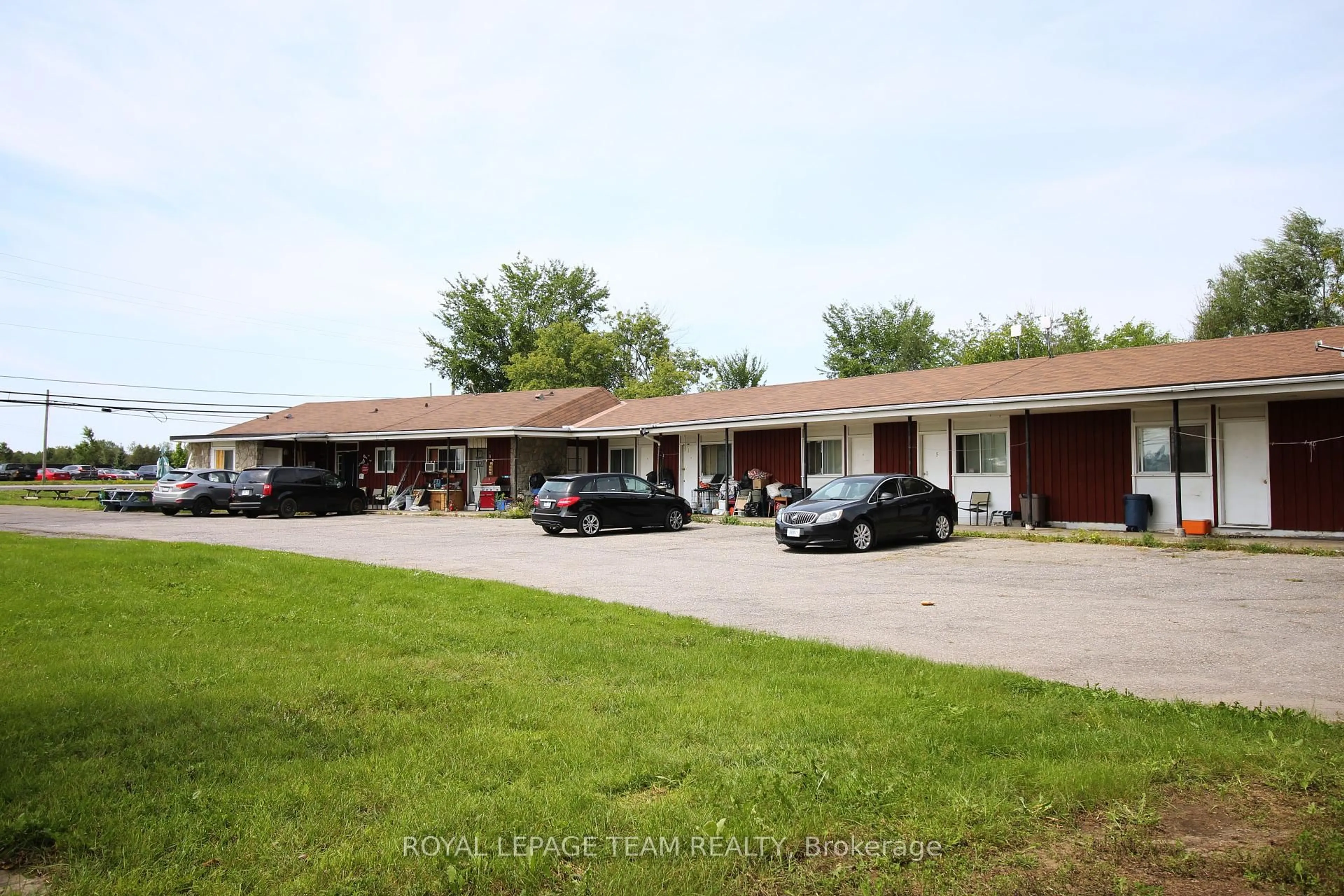 Patio, unknown for 6637 Bank St, Metcalfe Ontario K0A 2P0
