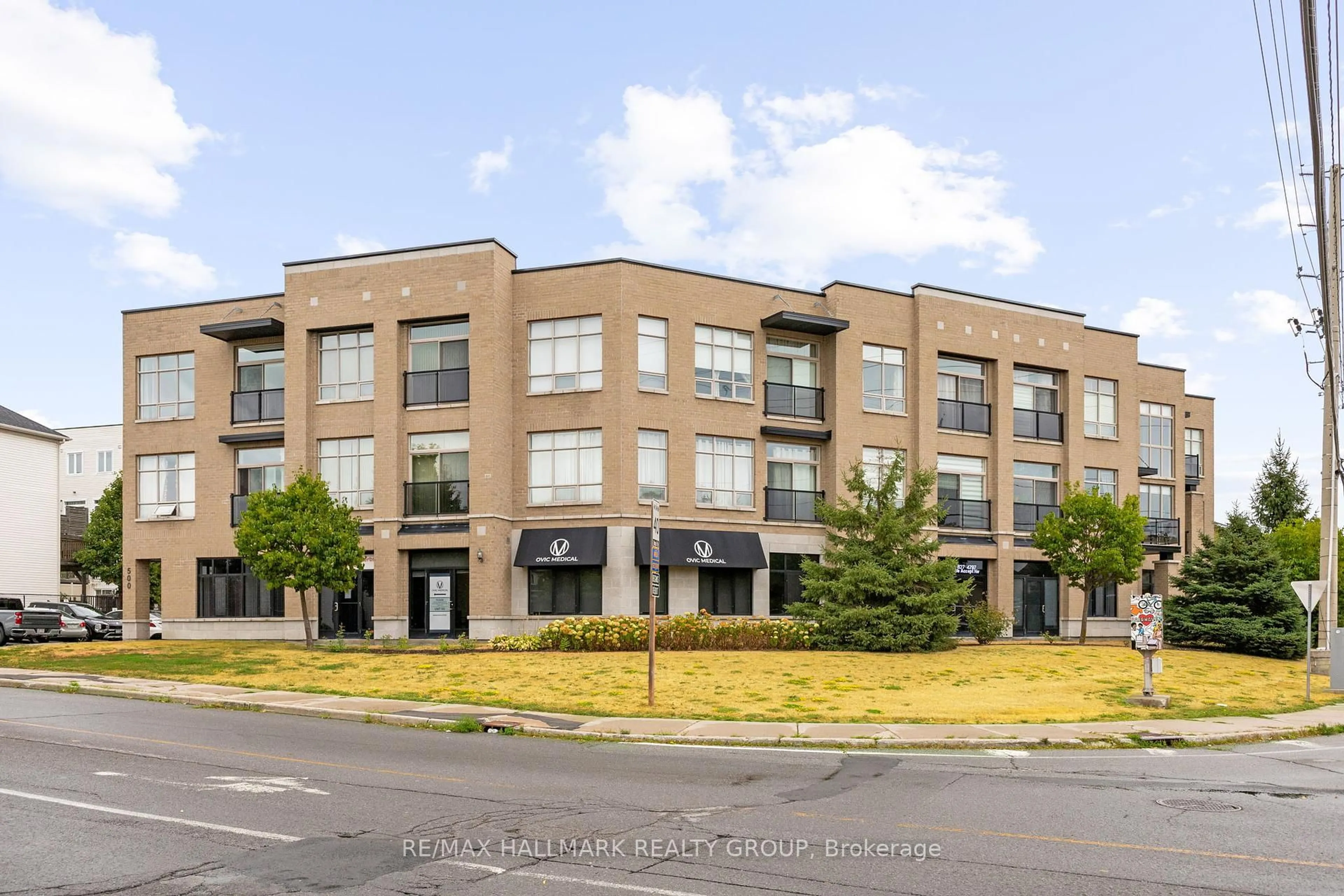 A pic from outside/outdoor area/front of a property/back of a property/a pic from drone, building for 500 Claridge Dr #206, Ottawa Ontario K2J 3G5