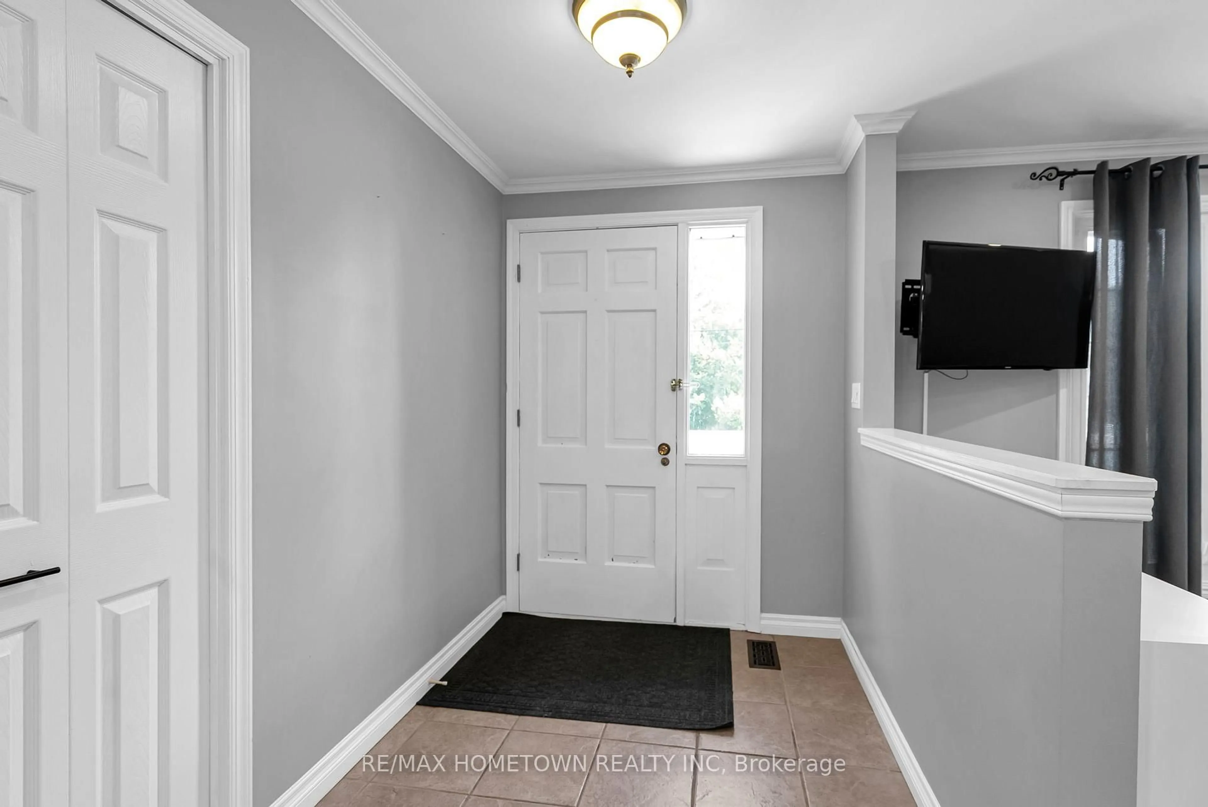 Indoor entryway for 4736 County Road 18 Rd, Augusta Ontario K0E 1T0