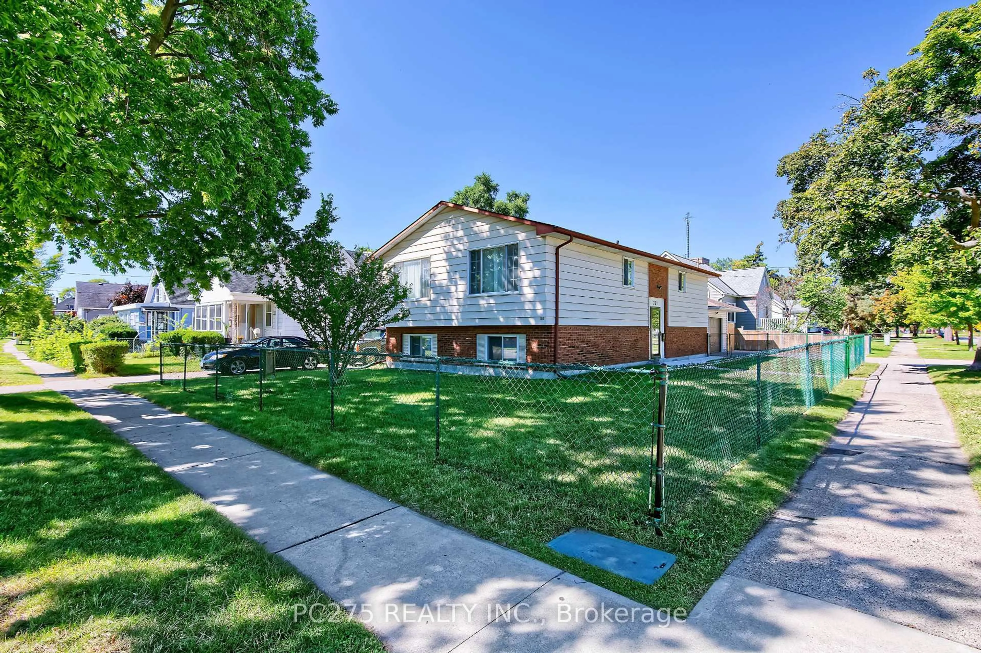 Unknown for 351 Mitton St, Sarnia Ontario N7T 6J6