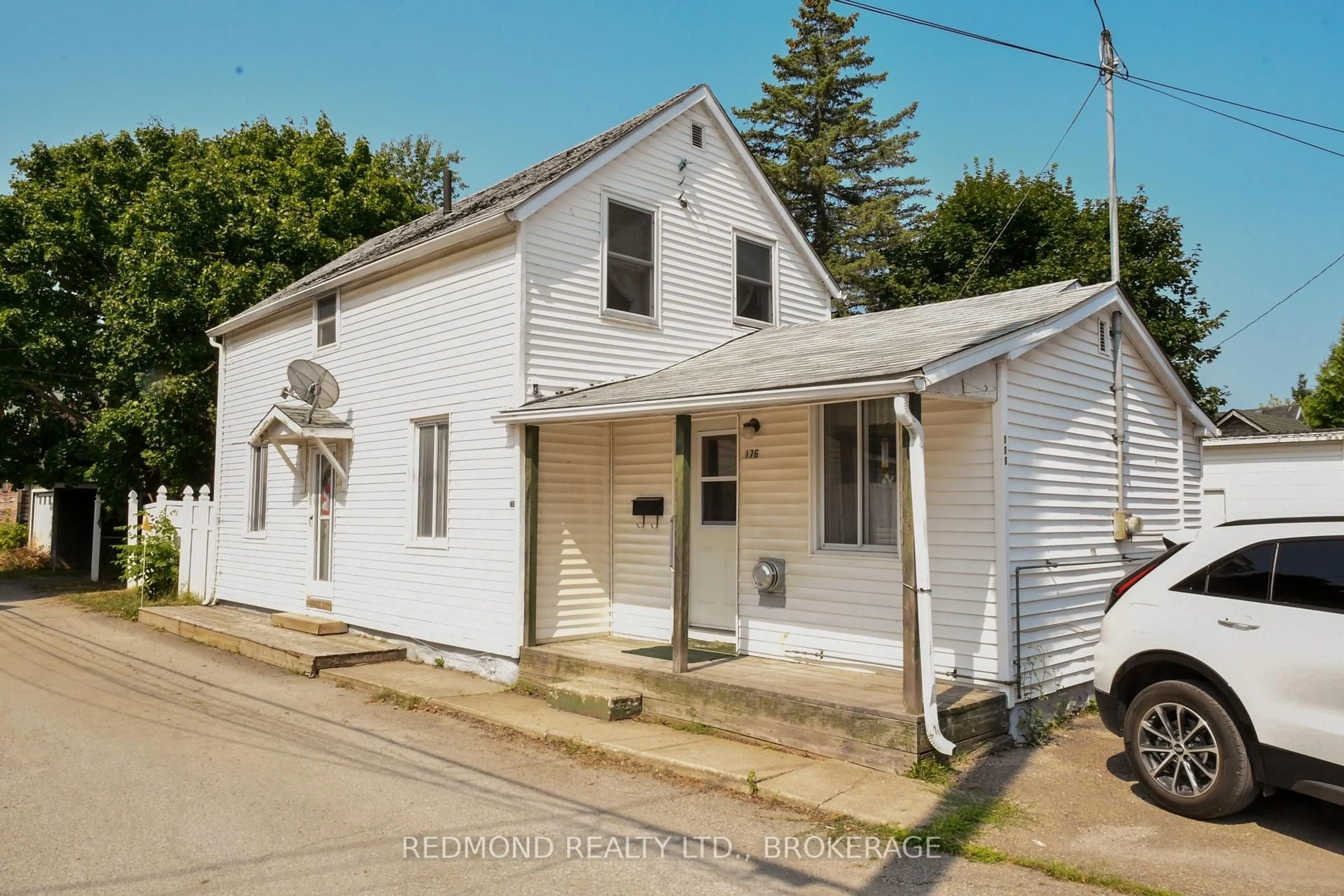 Unknown for 176 North Ally, Gananoque Ontario K7G 1T8