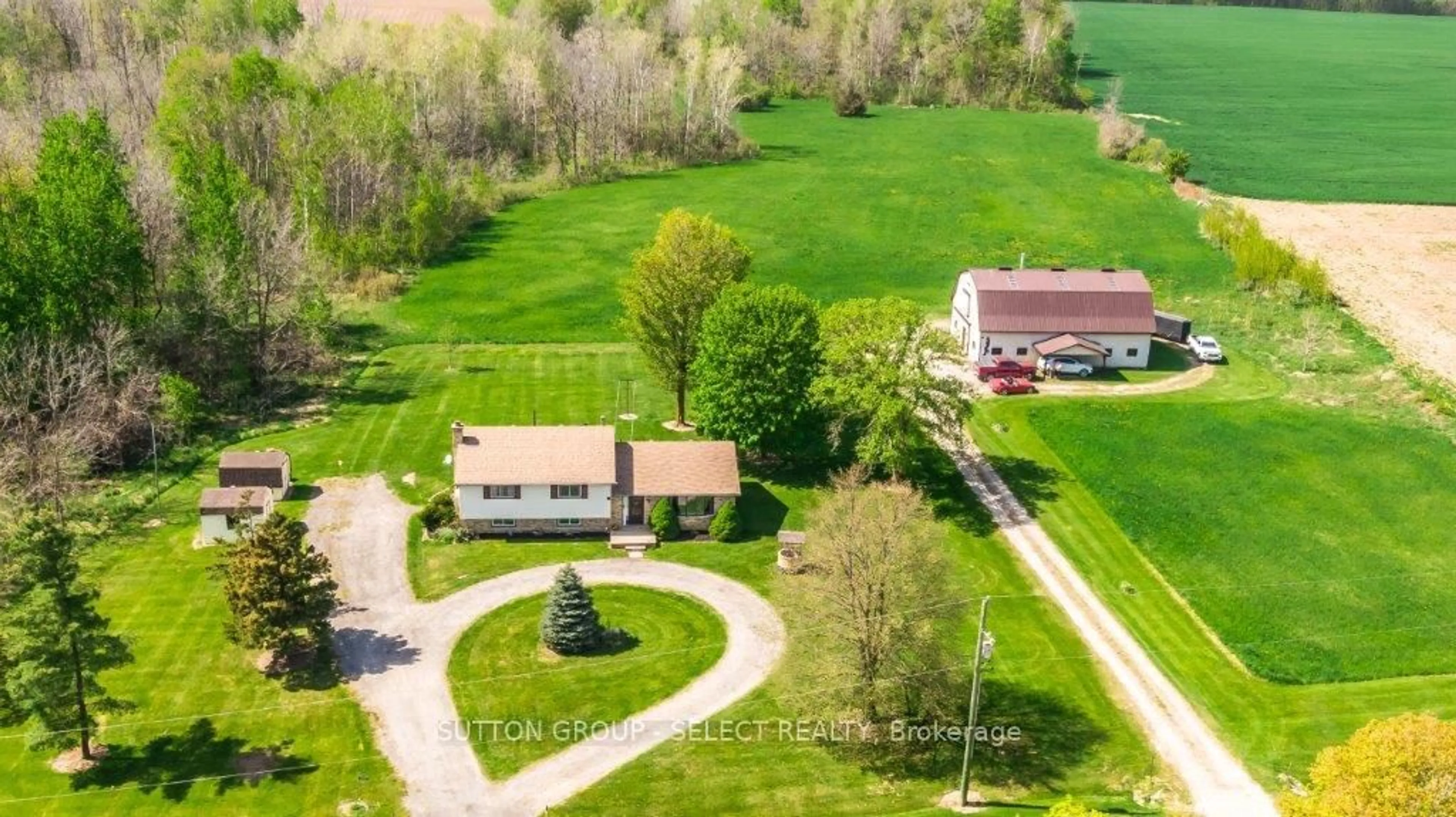 A pic from outside/outdoor area/front of a property/back of a property/a pic from drone, street for 17750 WYTON Dr, Thames Centre Ontario N0M 2P0