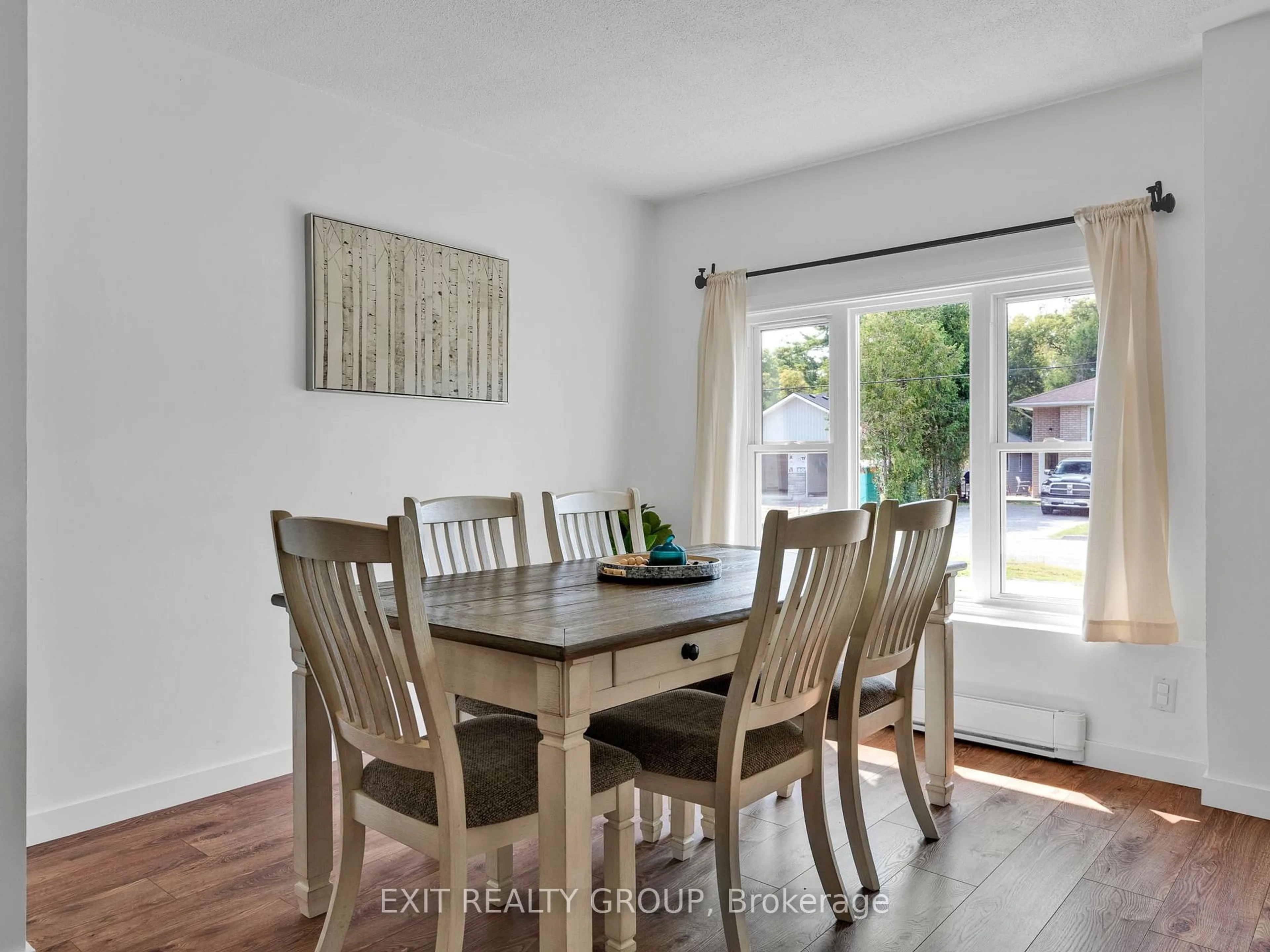 Dining room, wood/laminate floor for 109 Prince Edward St, Brighton Ontario K0K 1H0