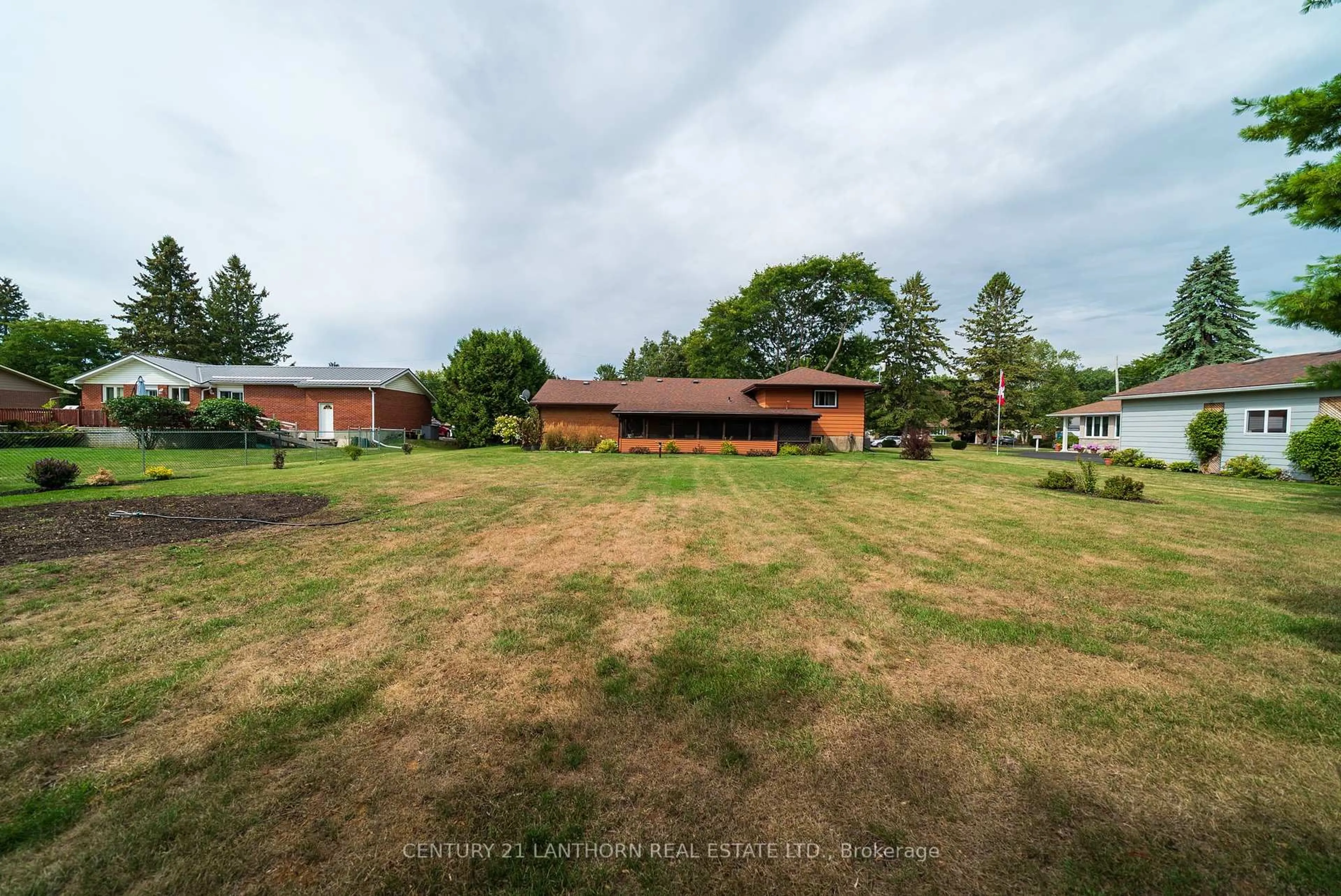 A pic from outside/outdoor area/front of a property/back of a property/a pic from drone, unknown for 308 Catalina Dr, Quinte West Ontario K8R 1C7