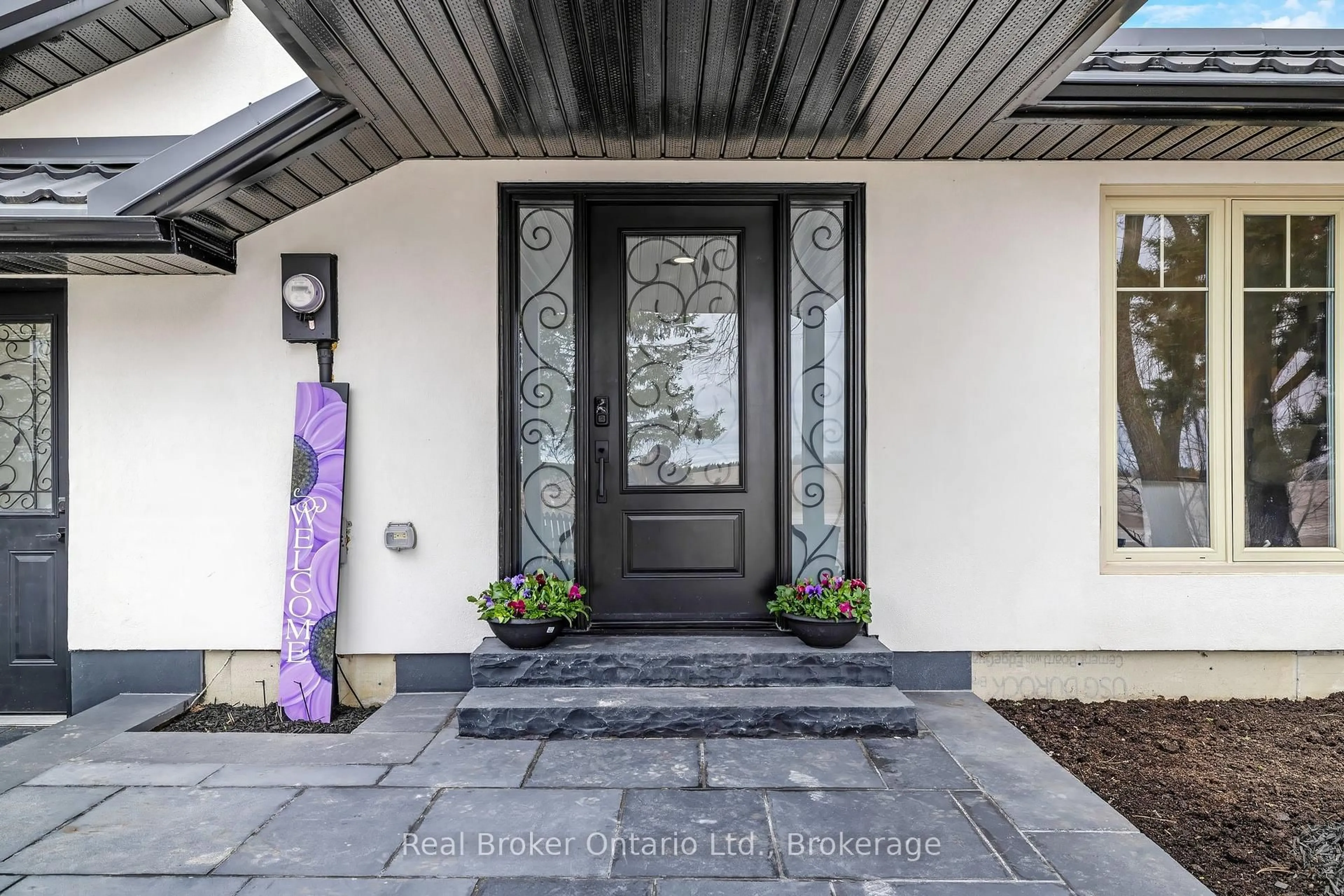 Indoor entryway for 5938 Trafalgar Rd, Erin Ontario N0B 1Z0