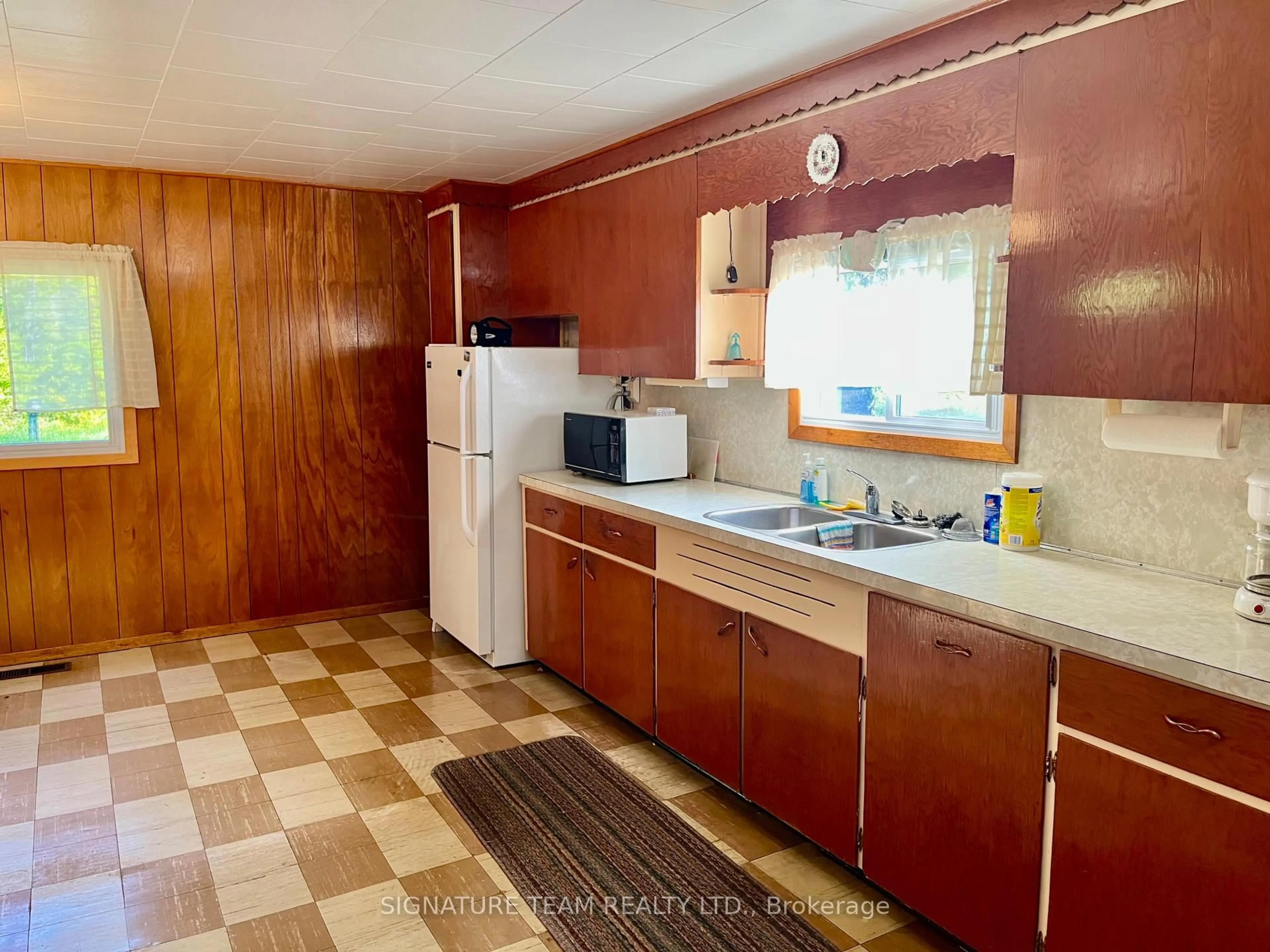 Standard kitchen, unknown for 905 Silver Lake Rd, Eganville Ontario K0J 1T0