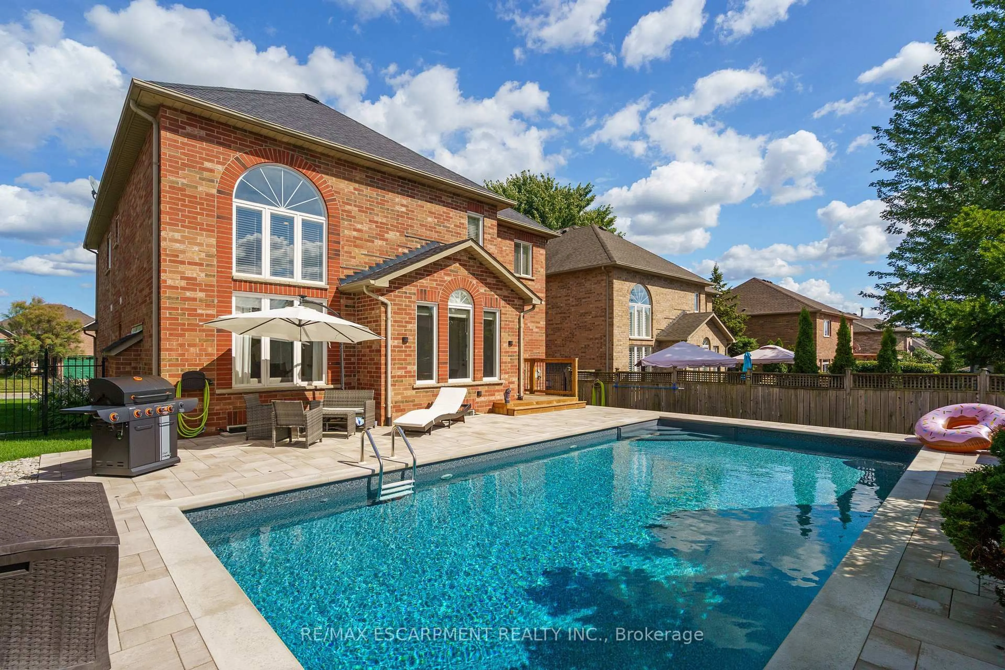 Pool for 104 Davidson Blvd, Hamilton Ontario L9H 7M4