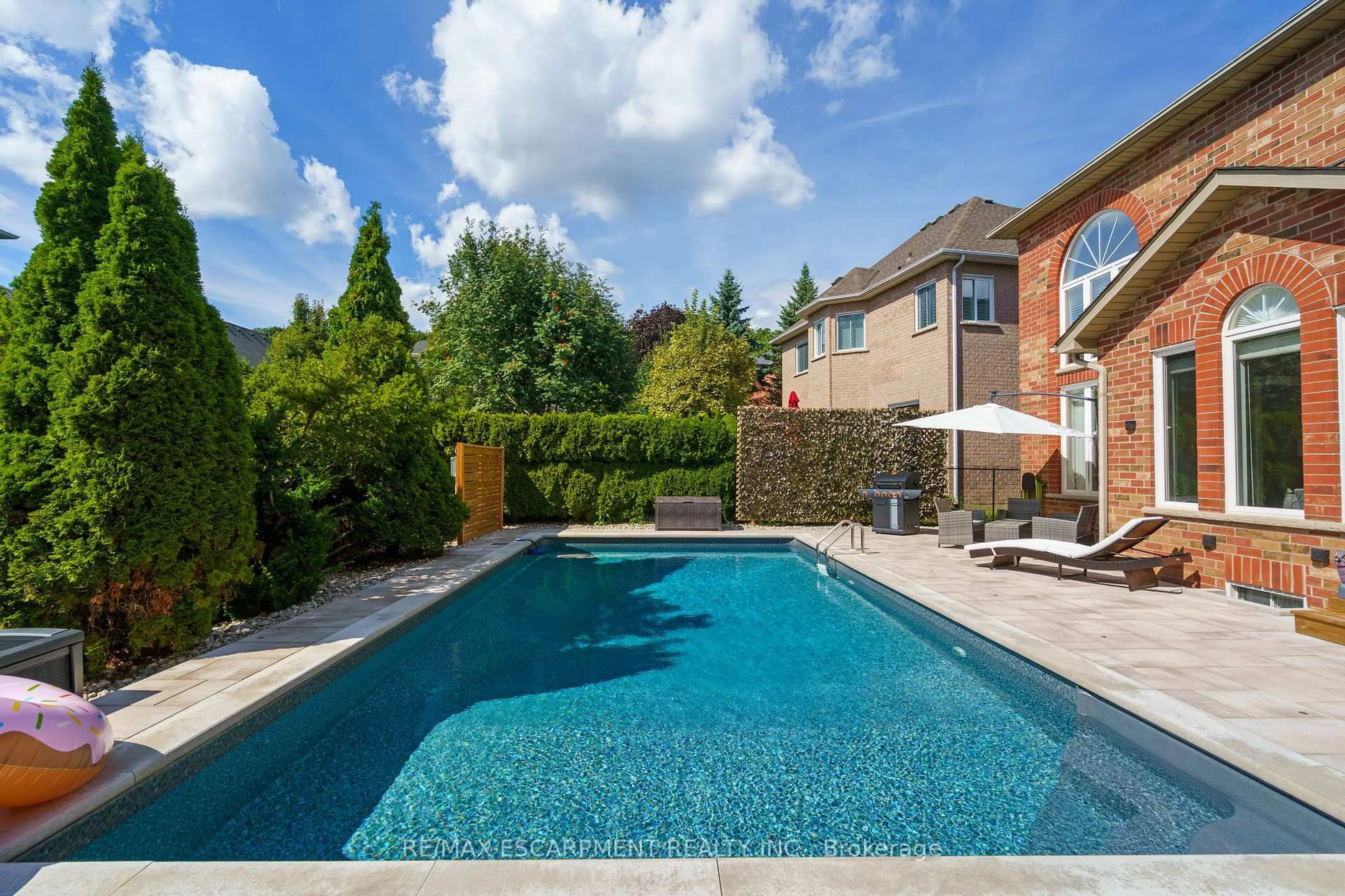 Pool for 104 Davidson Blvd, Hamilton Ontario L9H 7M4