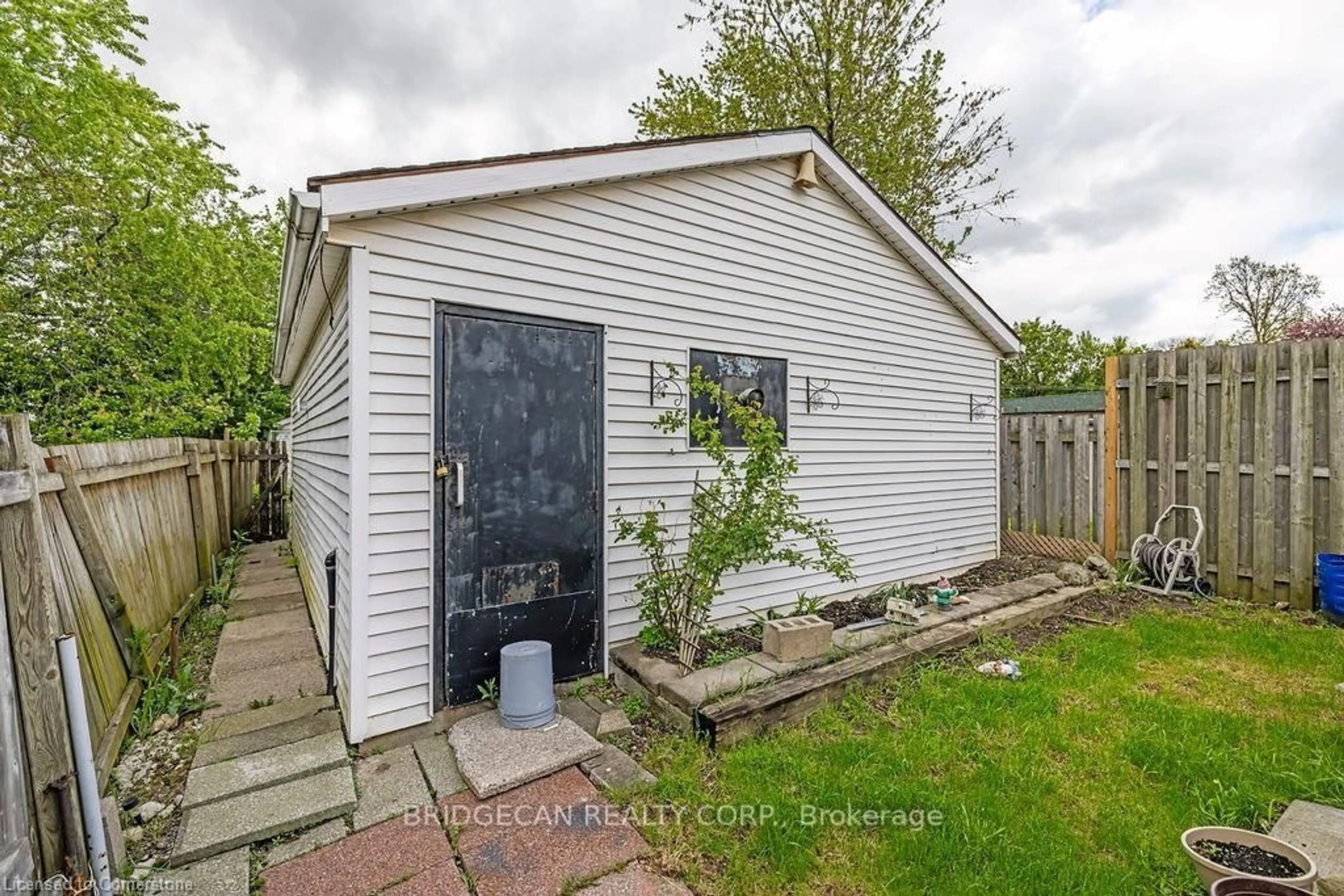 Shed for 201 East 23rd St, Hamilton Ontario L8V 2X2