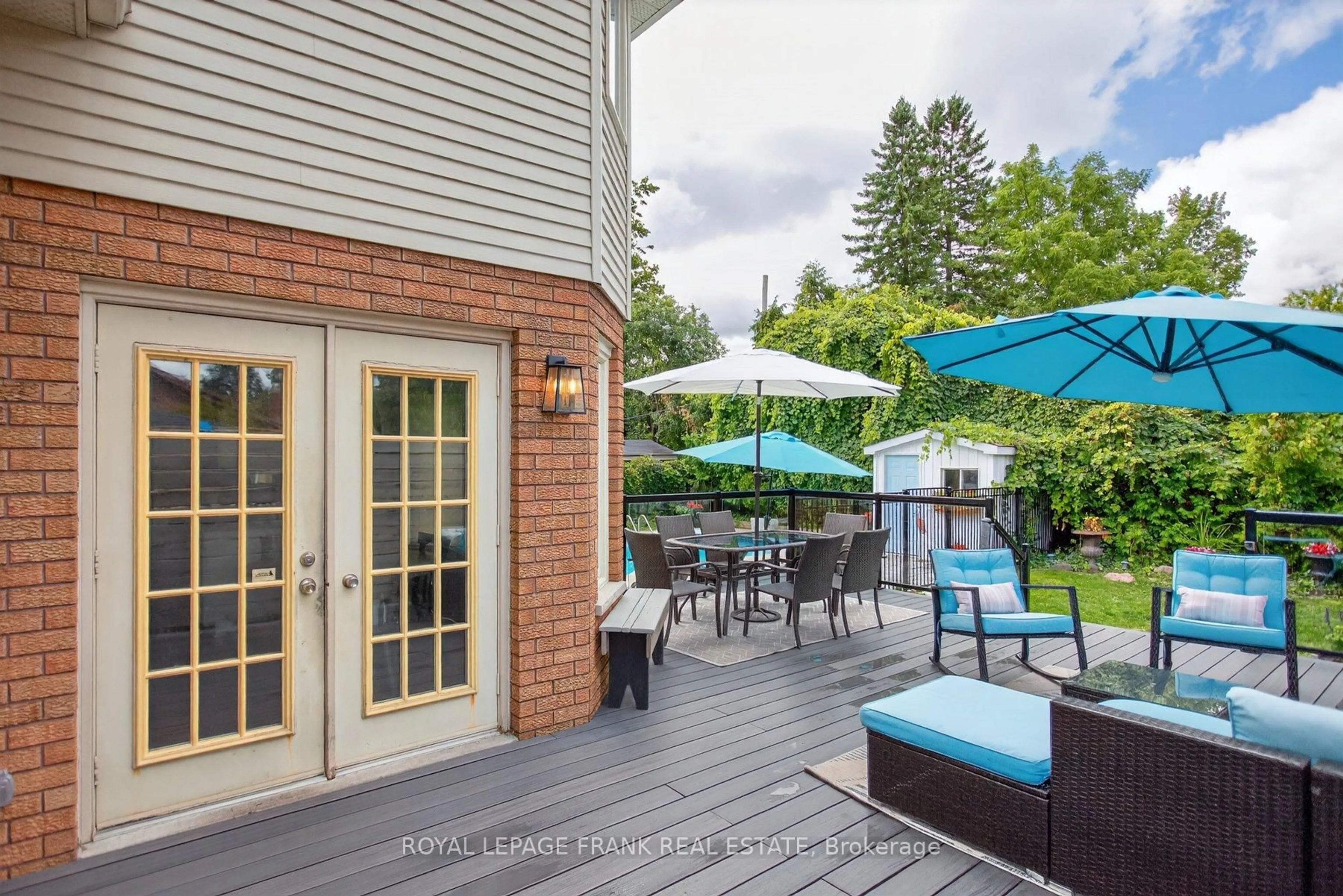 Patio, street for 1805 Parkwood Circ, Peterborough Ontario K9J 8C3