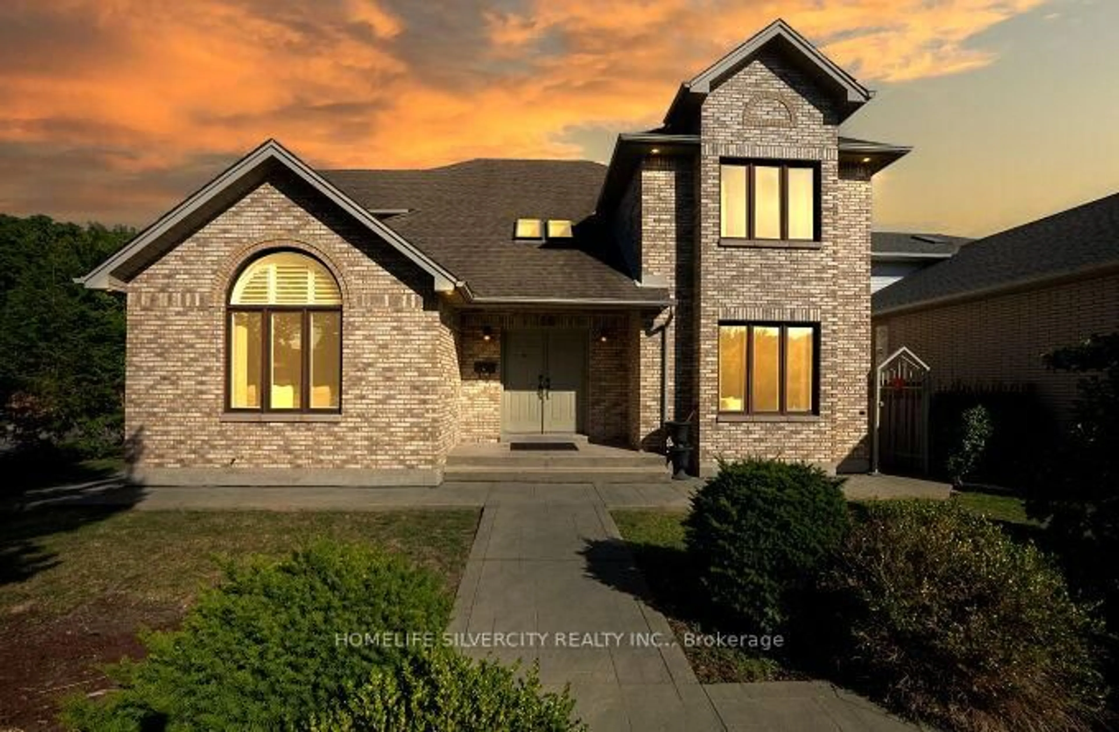 Home with brick exterior material, mountain view for 126 Montmorency Dr, Hamilton Ontario L8K 6R1
