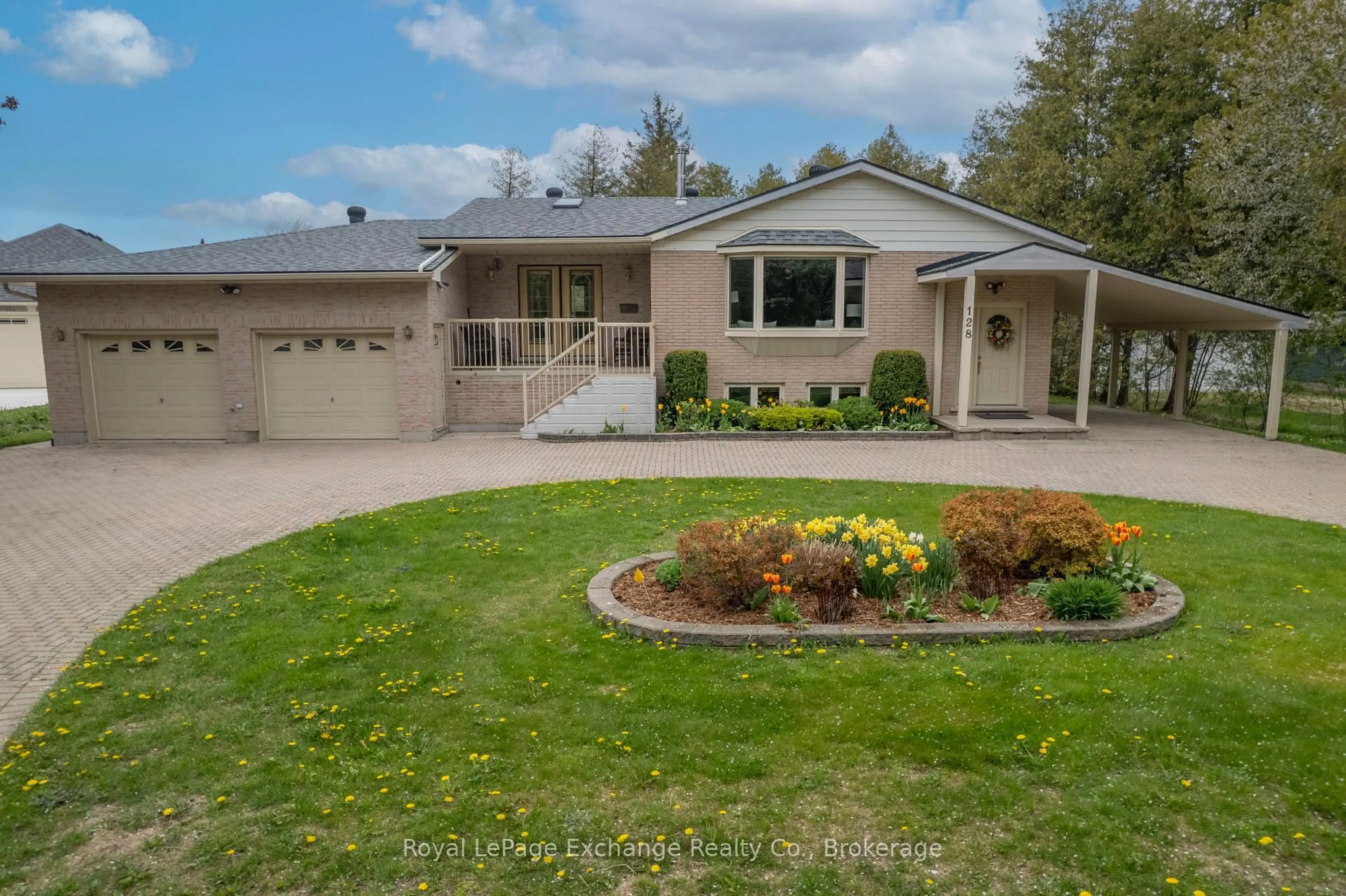 Home with vinyl exterior material, street for 128 Waterloo St, Huron-Kinloss Ontario N2Z 0C7