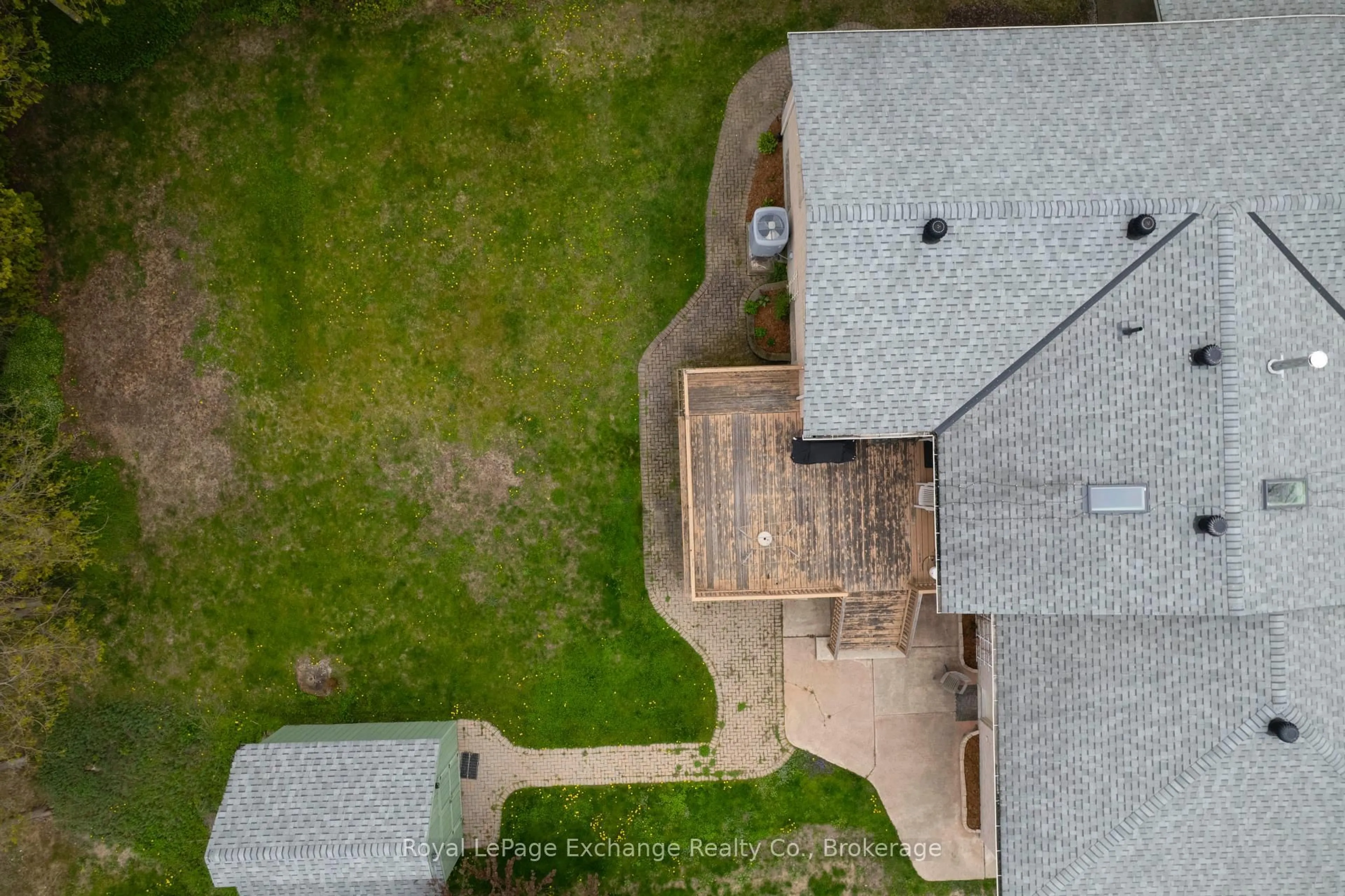 A pic from outside/outdoor area/front of a property/back of a property/a pic from drone, building for 128 Waterloo St, Huron-Kinloss Ontario N2Z 0C7