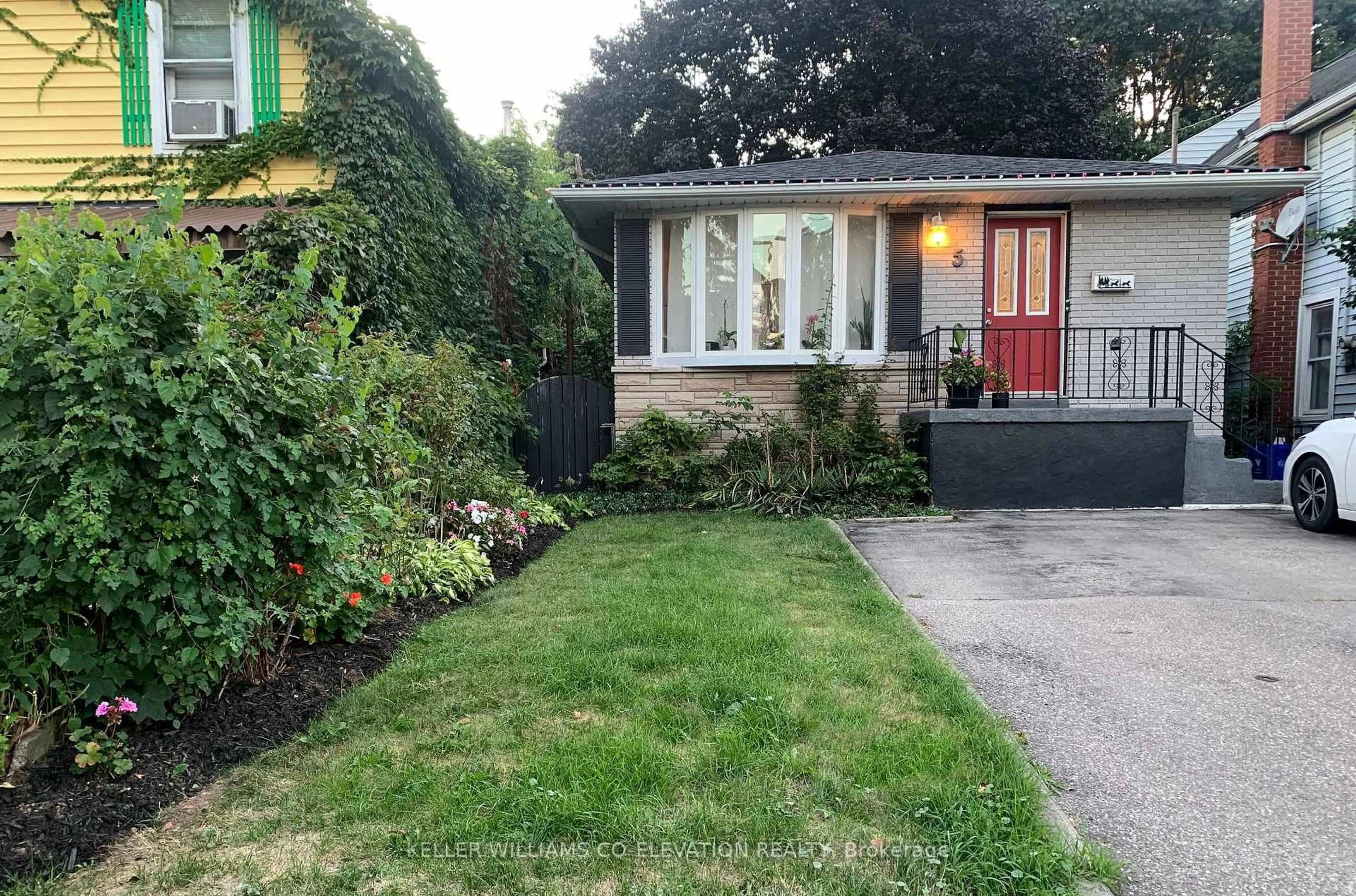 Unknown for 5 Mountain Ave, Hamilton Ontario L8G 3Z5