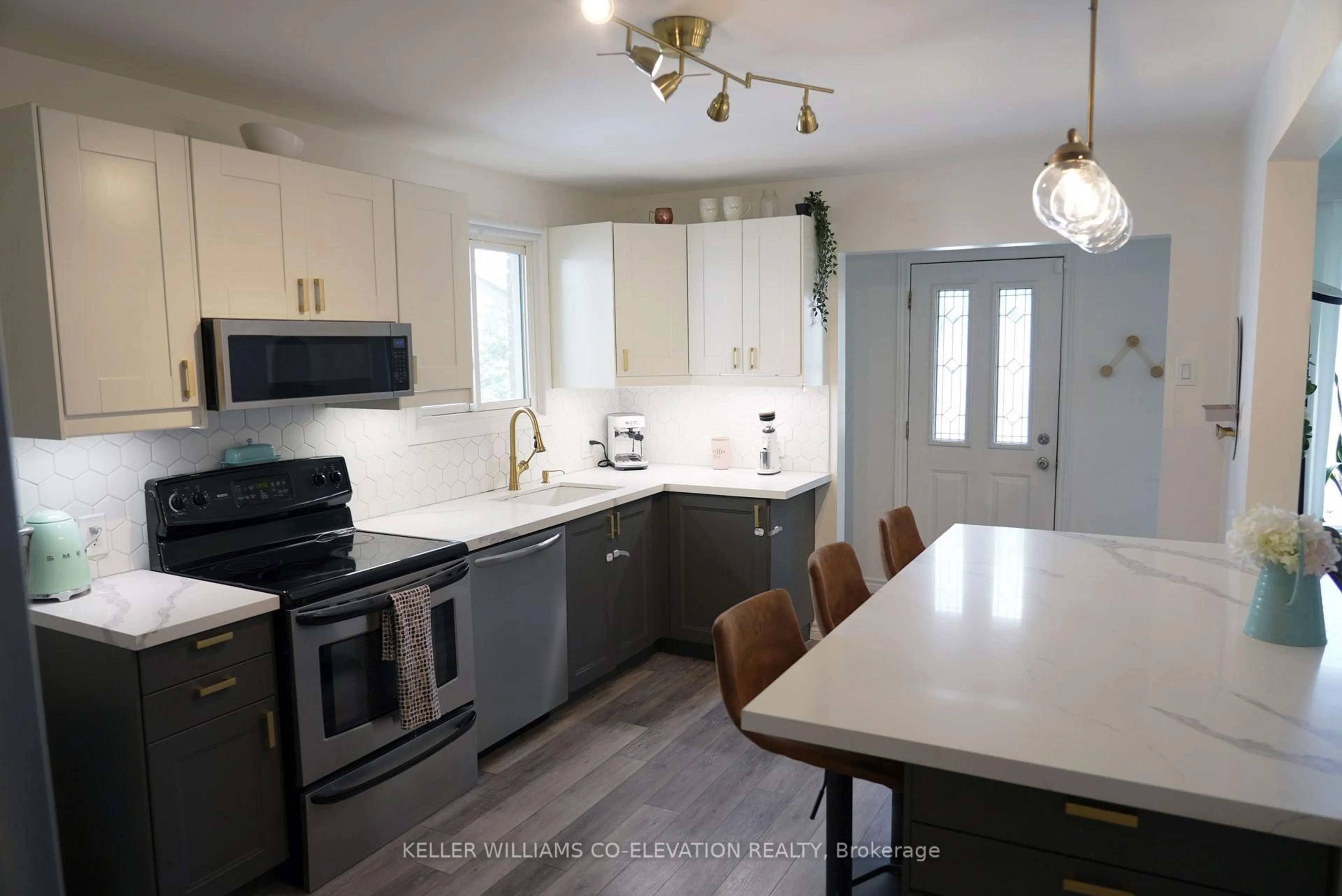 Open concept kitchen, ceramic/tile floor for 5 Mountain Ave, Hamilton Ontario L8G 3Z5