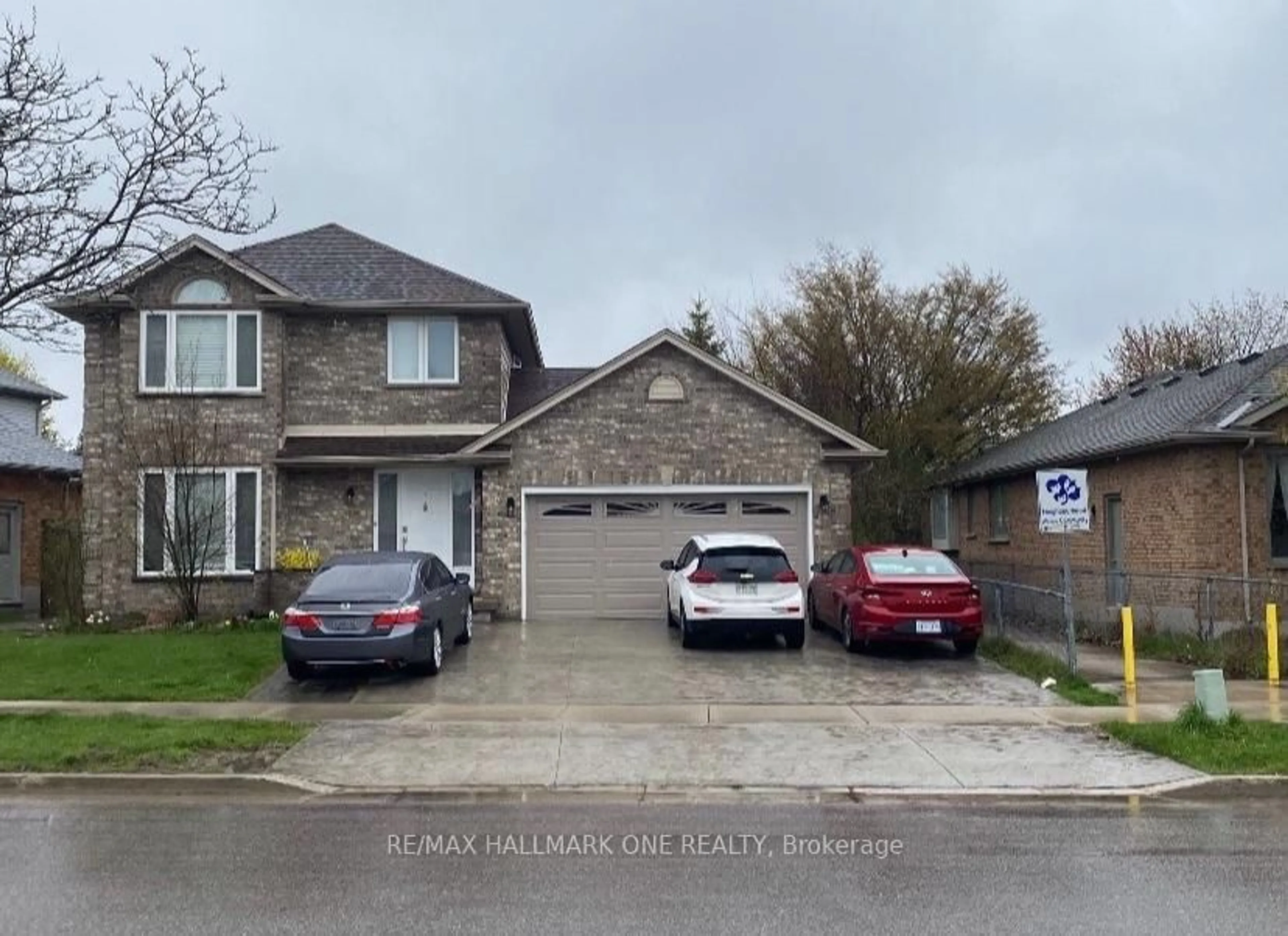 A pic from outside/outdoor area/front of a property/back of a property/a pic from drone, street for 335 AMBLESIDE Dr, London North Ontario N6G 4Y2