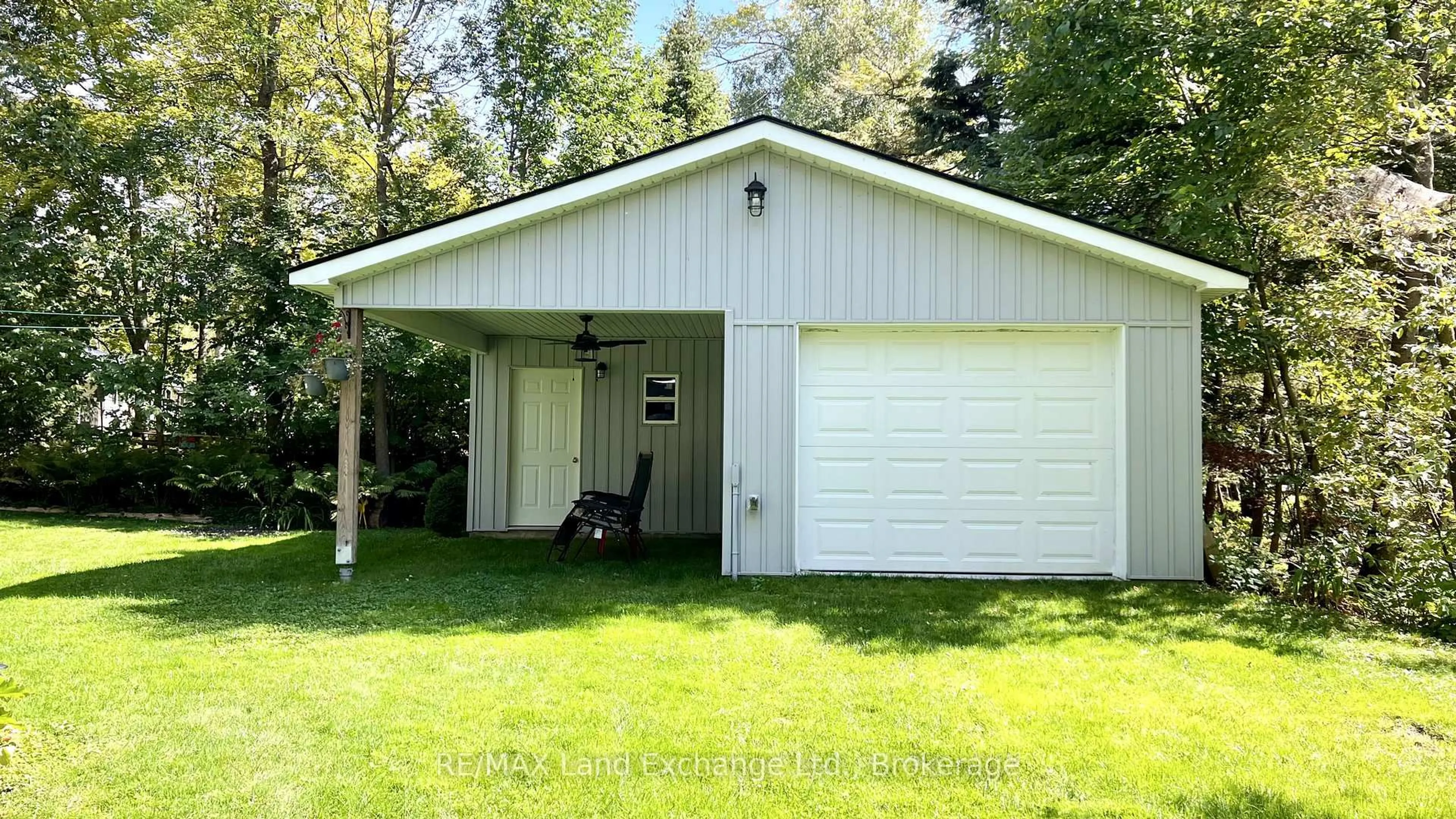 Indoor garage for 702 Yosacha Pl, Huron-Kinloss Ontario N2Z 2X3