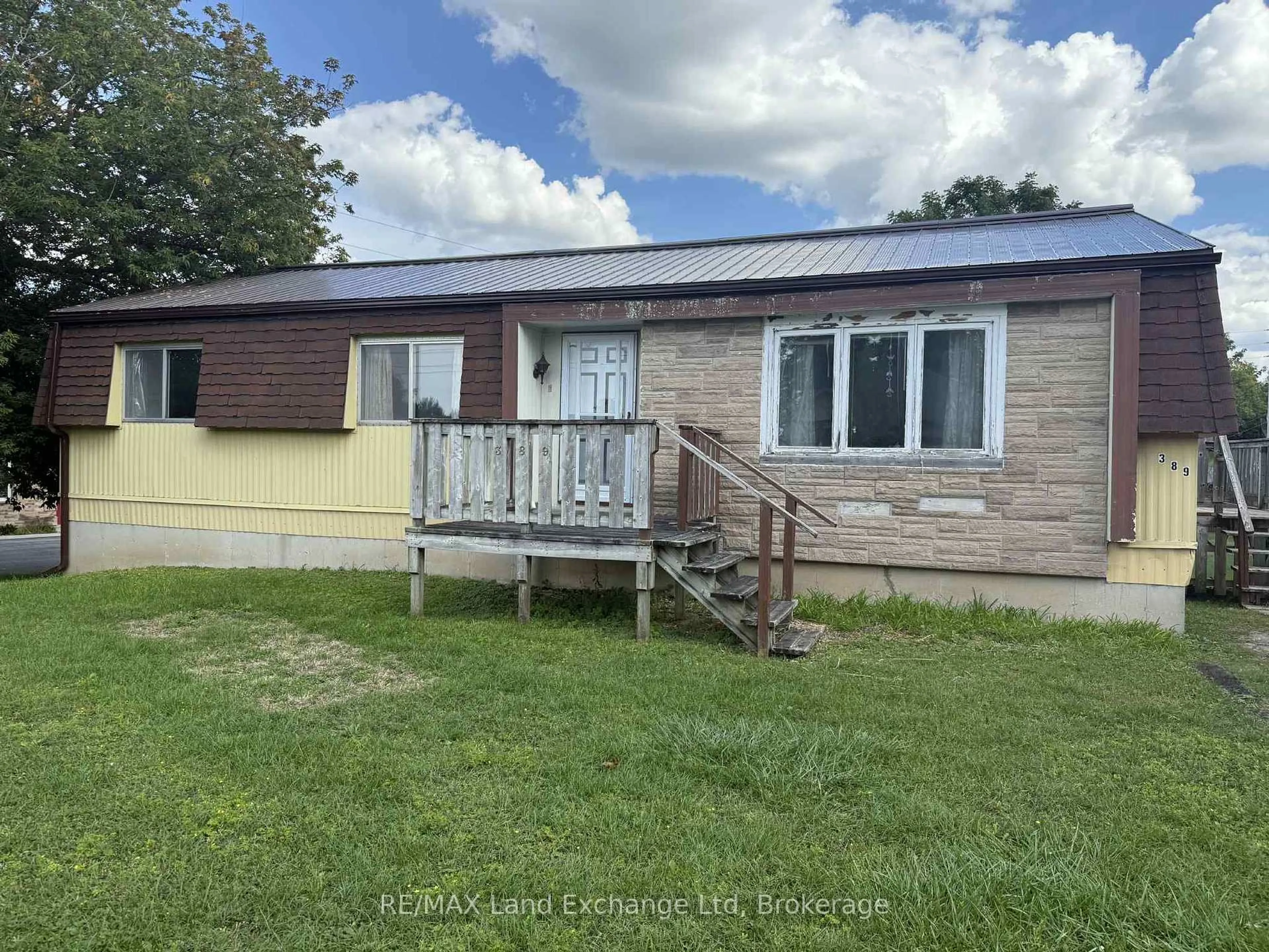 A pic from outside/outdoor area/front of a property/back of a property/a pic from drone, building for 389 Catherine St, North Huron Ontario N0G 2W0
