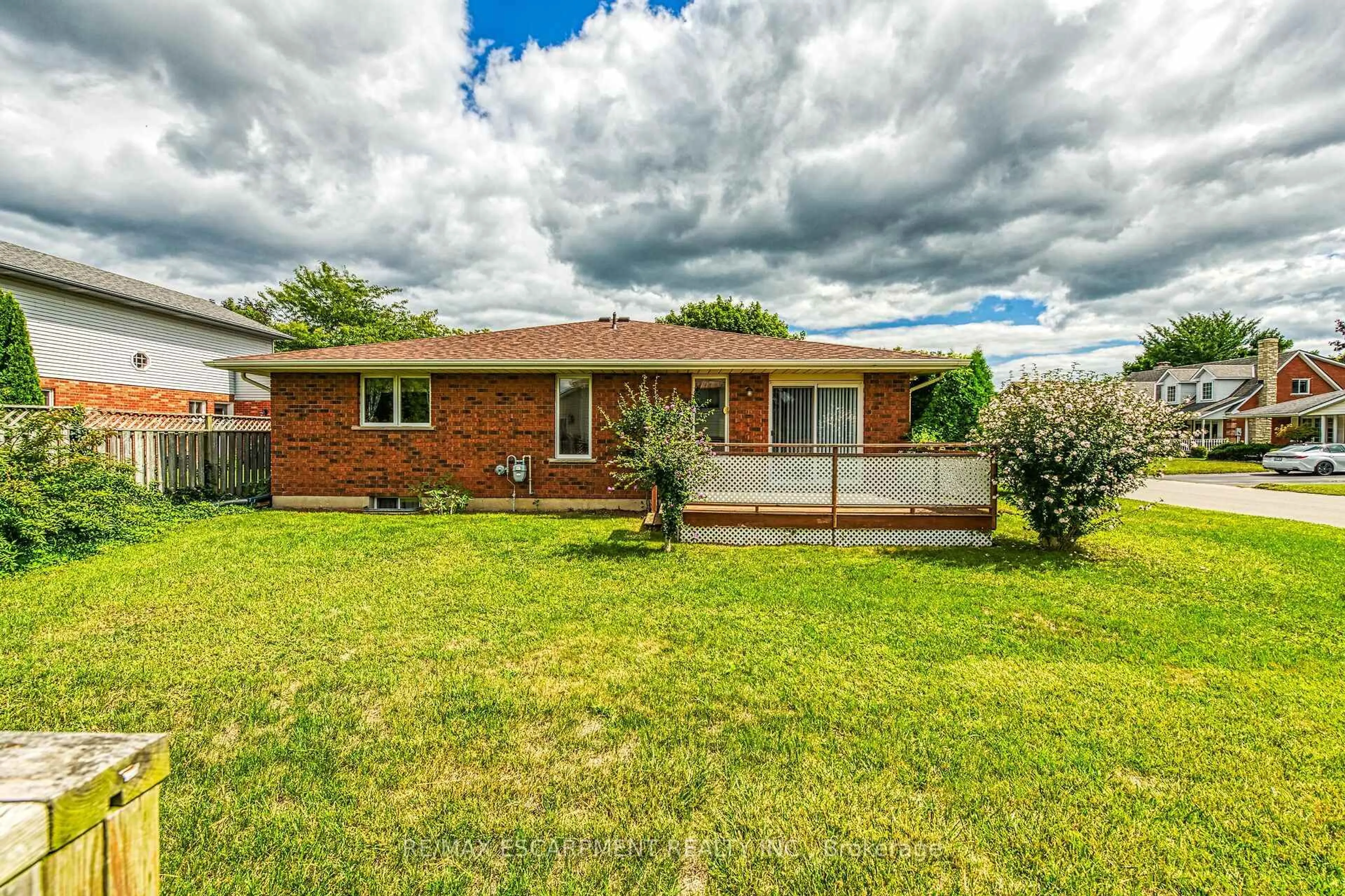 Home with brick exterior material, street for 47 Falls Cres, Norfolk Ontario N3Y 5K4