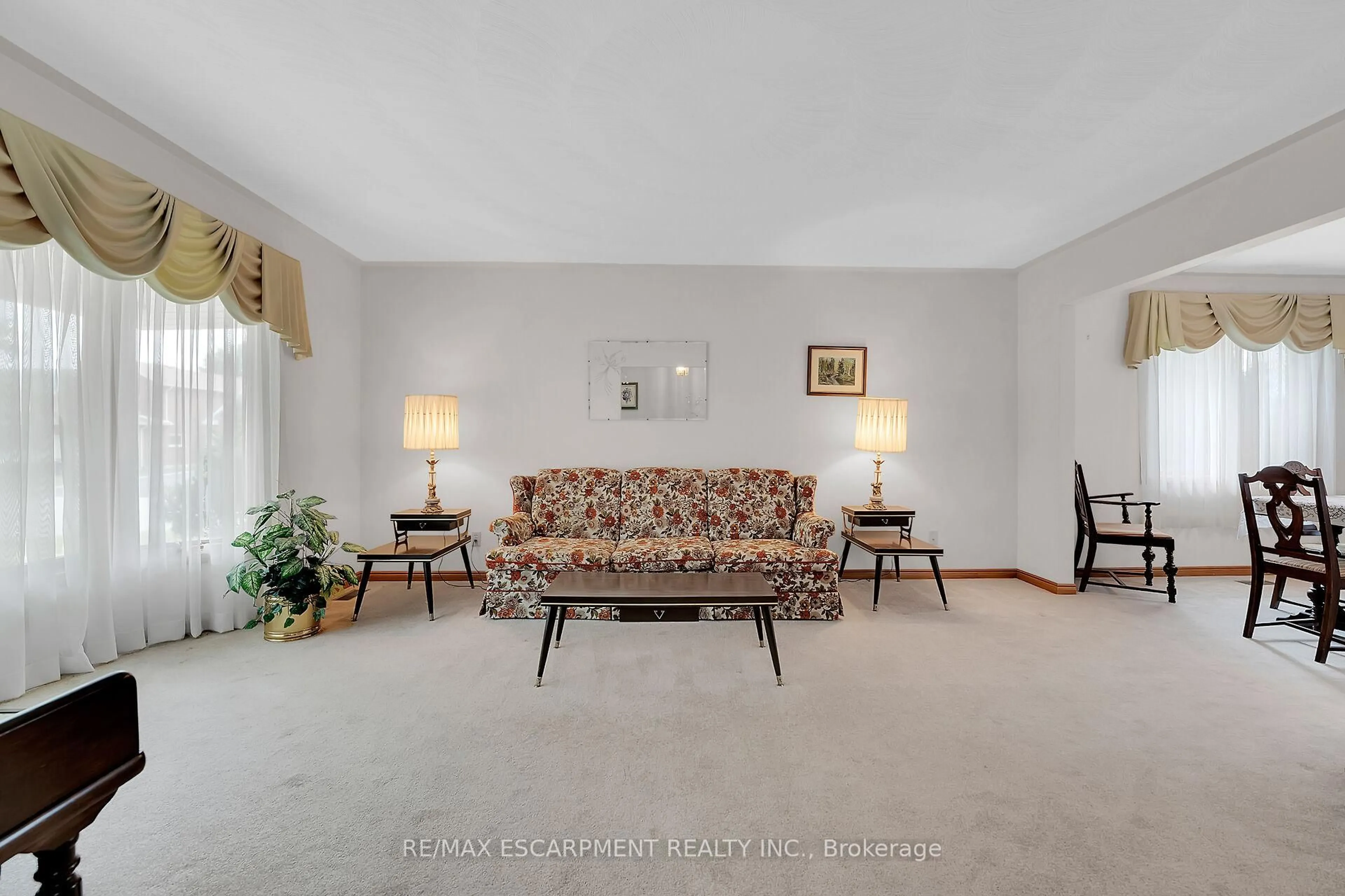 Living room with furniture, unknown for 47 Falls Cres, Norfolk Ontario N3Y 5K4
