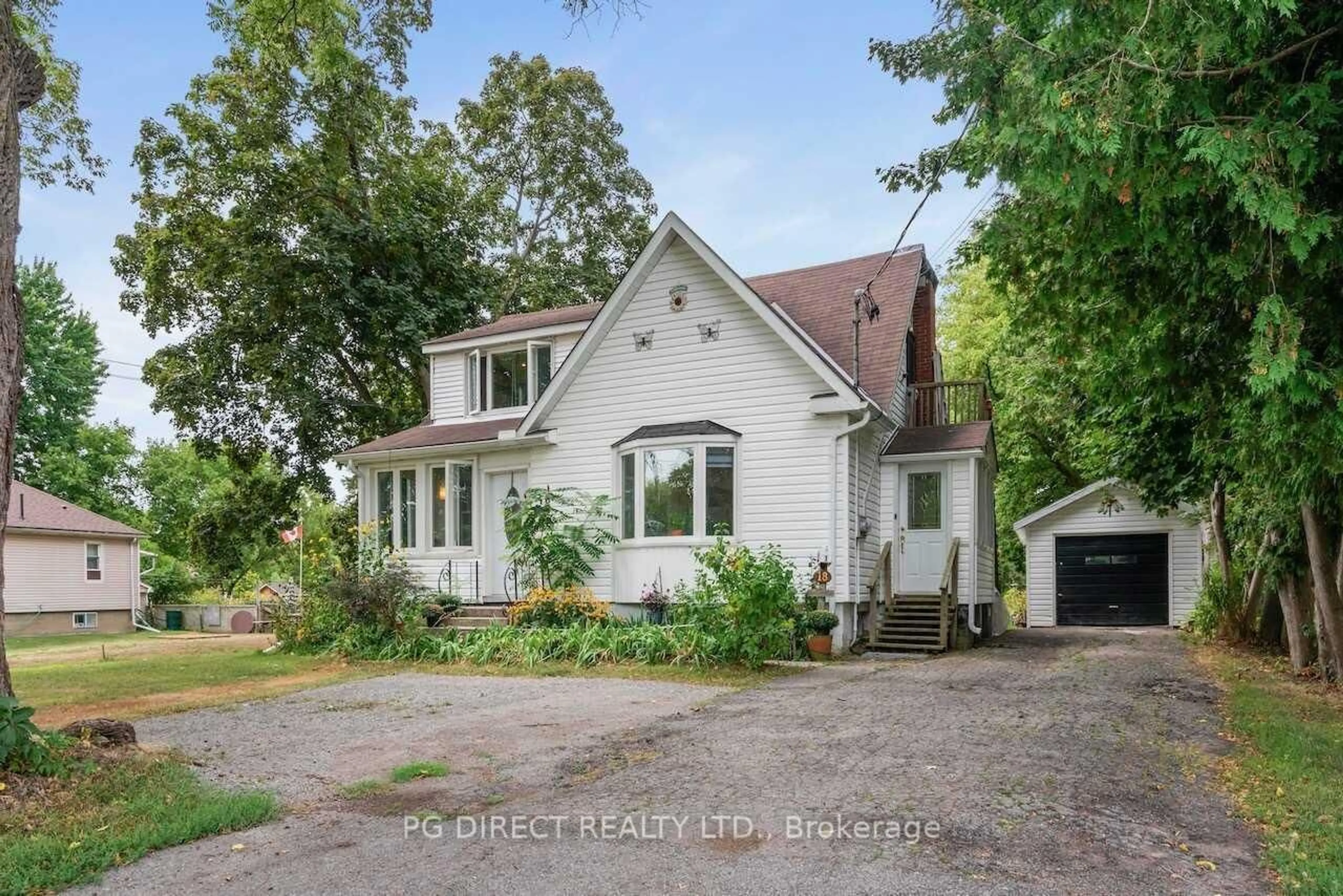A pic from outside/outdoor area/front of a property/back of a property/a pic from drone, street for 18 Centre St, Brockville Ontario K6V 5S5