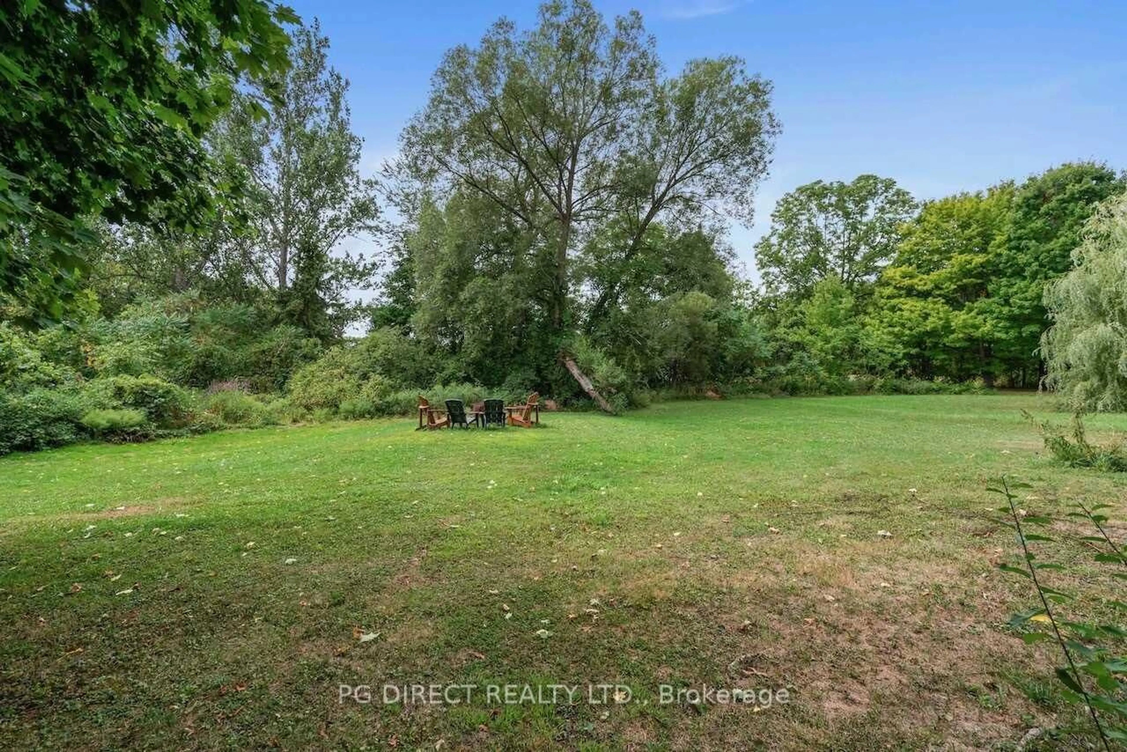A pic from outside/outdoor area/front of a property/back of a property/a pic from drone, forest/trees view for 18 Centre St, Brockville Ontario K6V 5S5