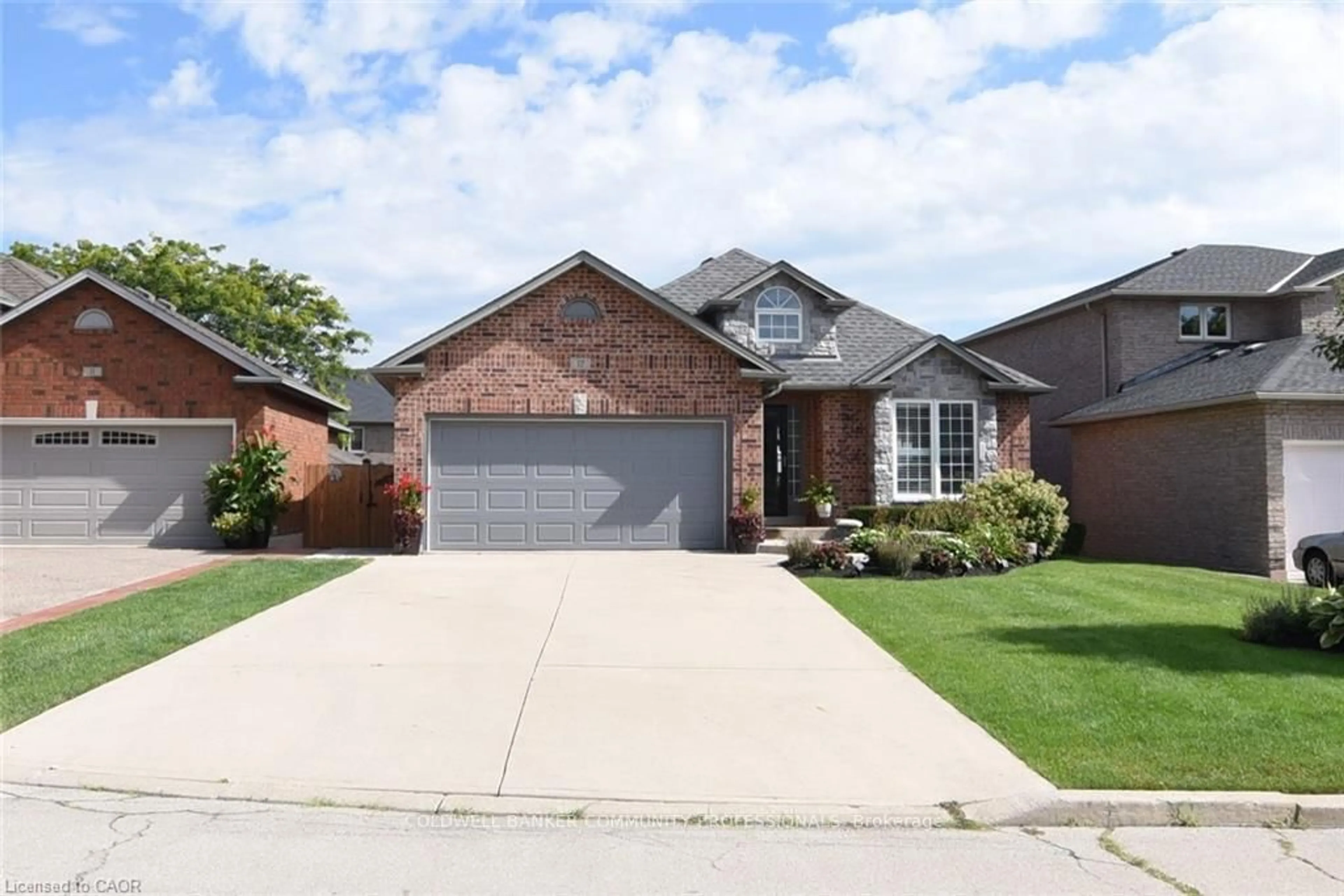 Home with brick exterior material, street for 17 Durrell Crt, Hamilton Ontario L9A 5H5