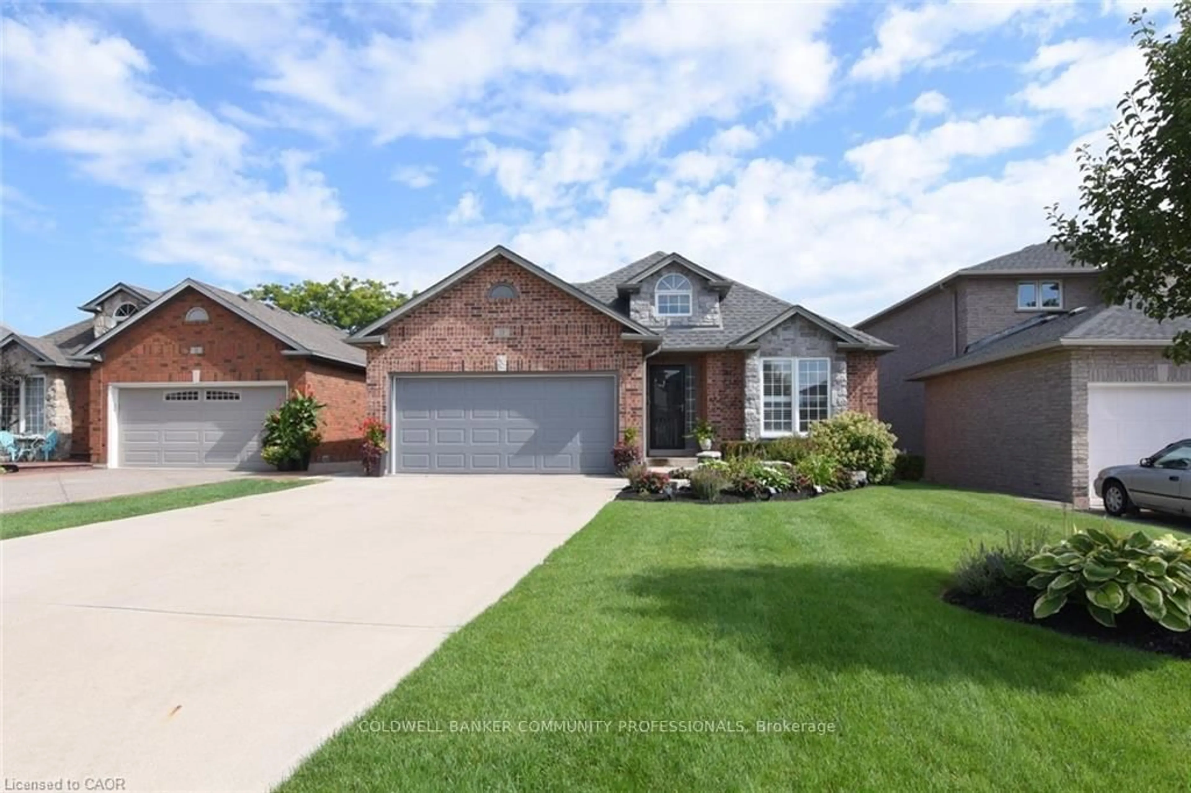 Home with brick exterior material, street for 17 Durrell Crt, Hamilton Ontario L9A 5H5
