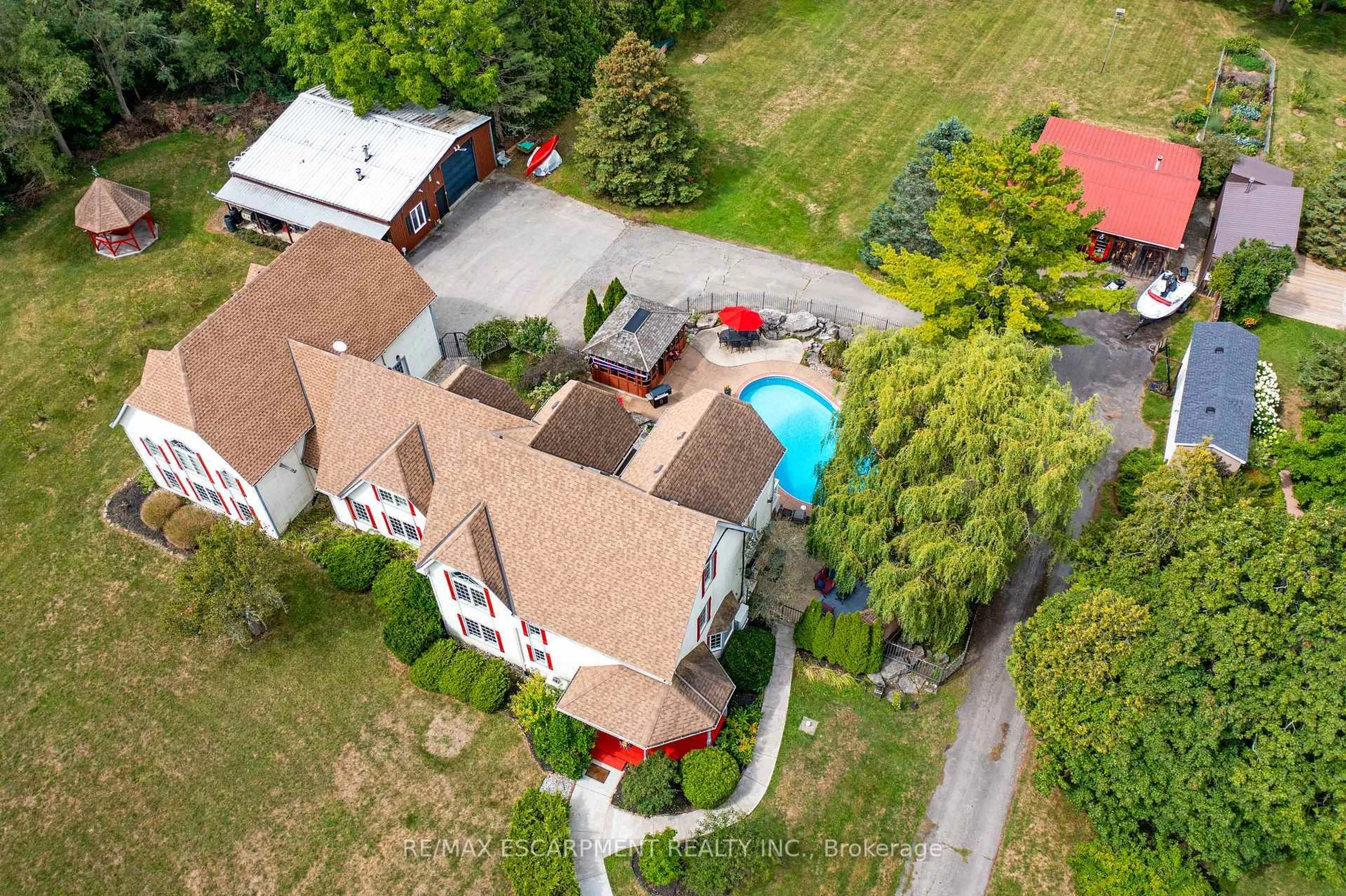 A pic from outside/outdoor area/front of a property/back of a property/a pic from drone, unknown for 1166 Westbrook Rd, Hamilton Ontario L0R 2A6