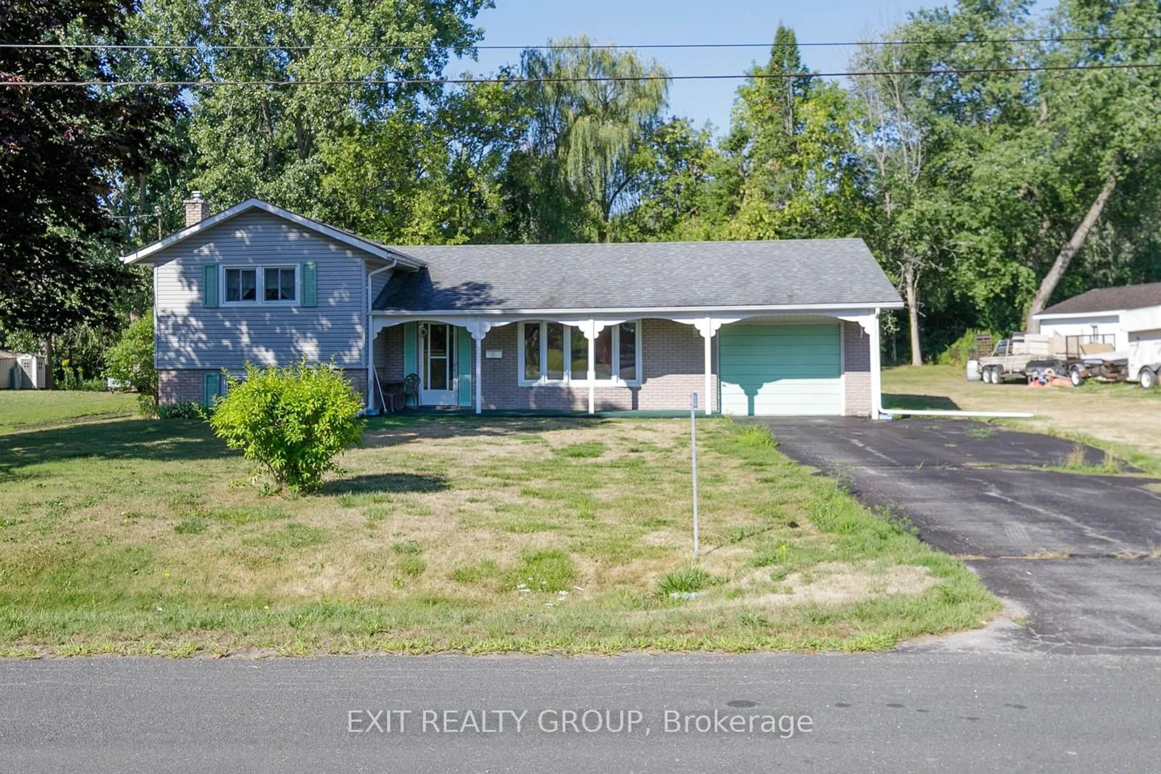 A pic from outside/outdoor area/front of a property/back of a property/a pic from drone, street for 28 Ghent Dr, Quinte West Ontario K8V 5P5