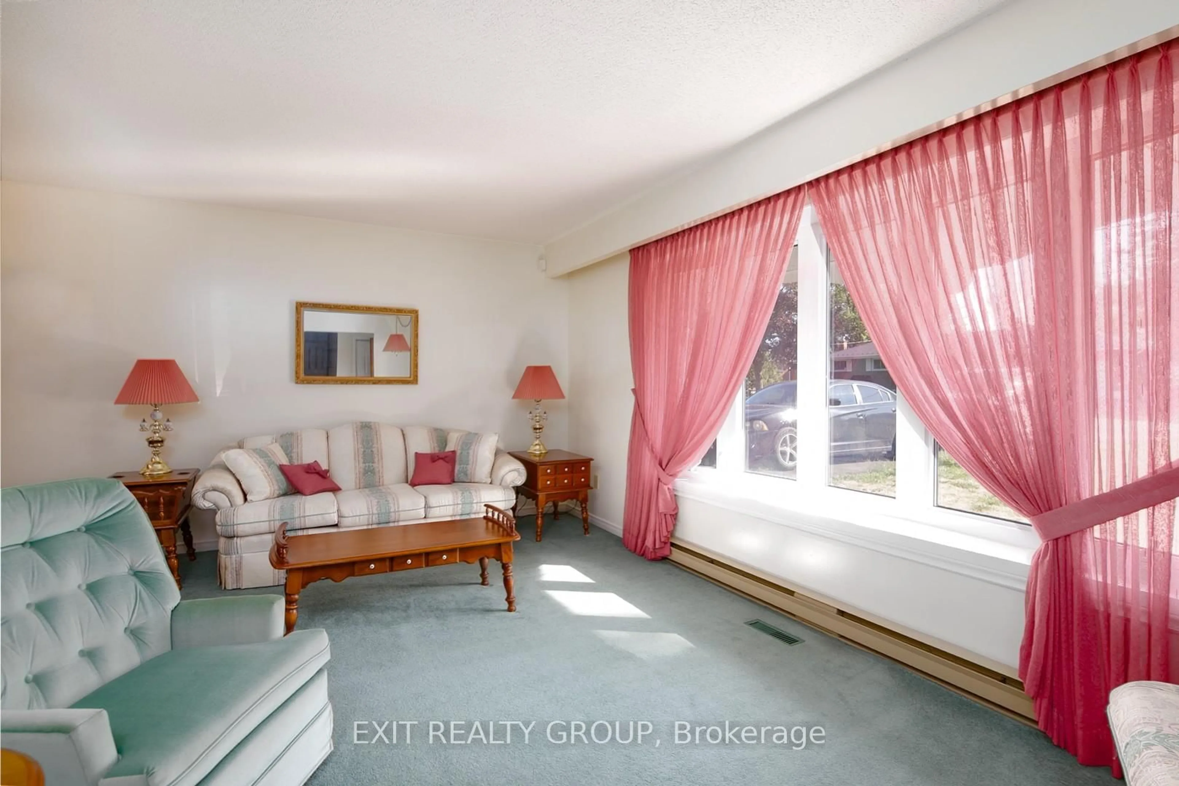 Living room with furniture, unknown for 28 Ghent Dr, Quinte West Ontario K8V 5P5