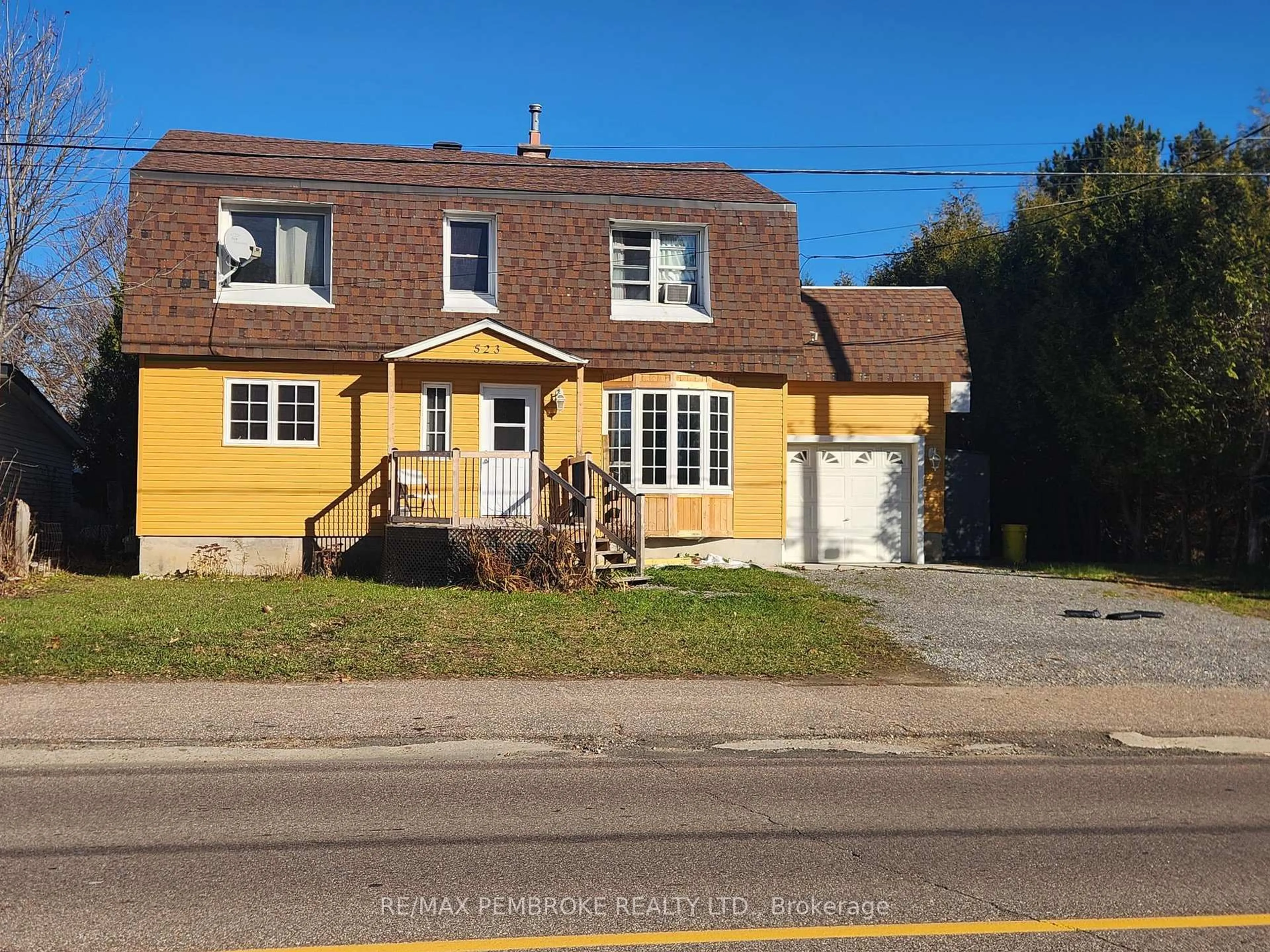 A pic from outside/outdoor area/front of a property/back of a property/a pic from drone, street for 523 Boundary Rd, Pembroke Ontario K8A 6L7