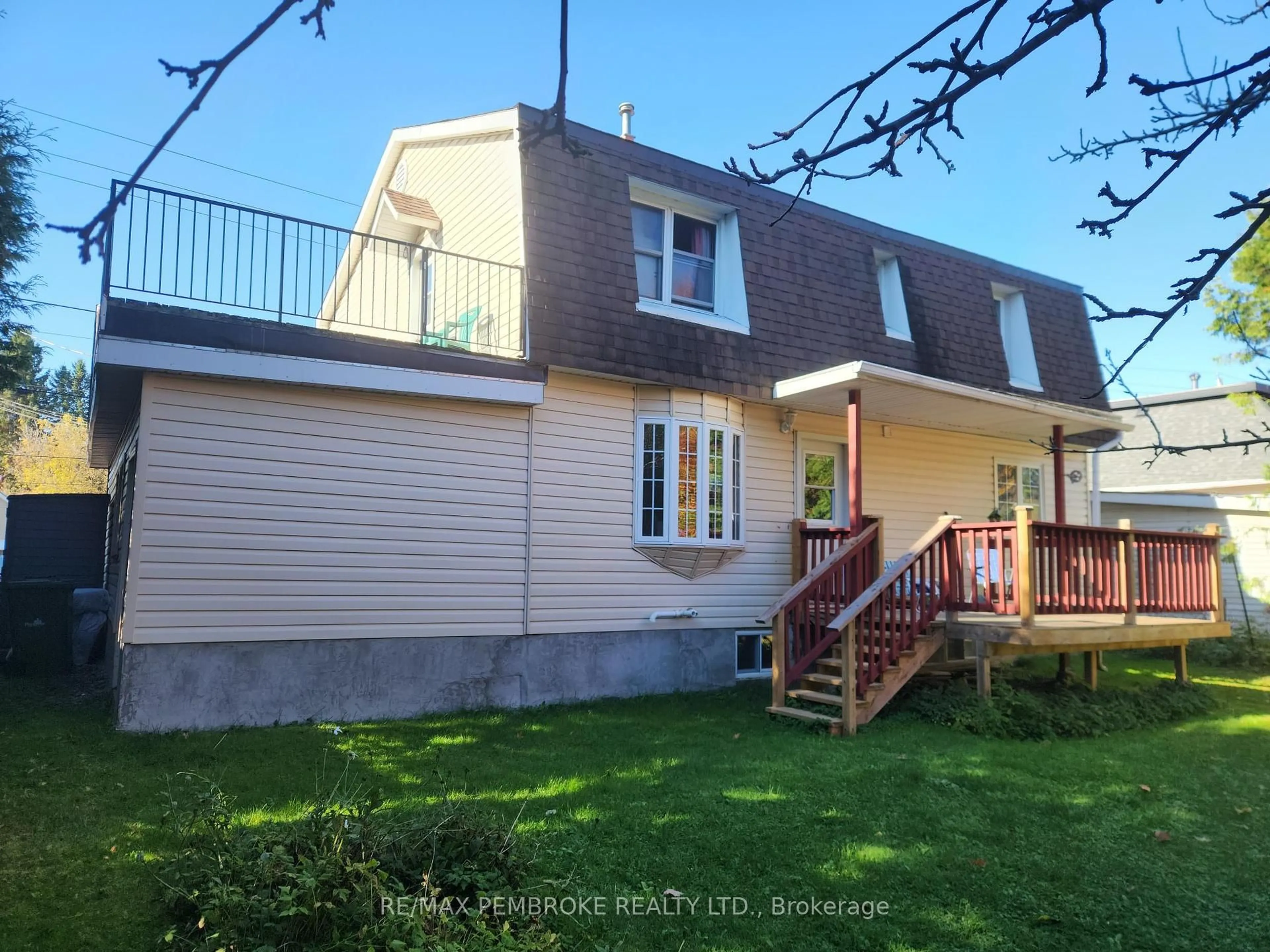 Home with vinyl exterior material, street for 523 Boundary Rd, Pembroke Ontario K8A 6L7