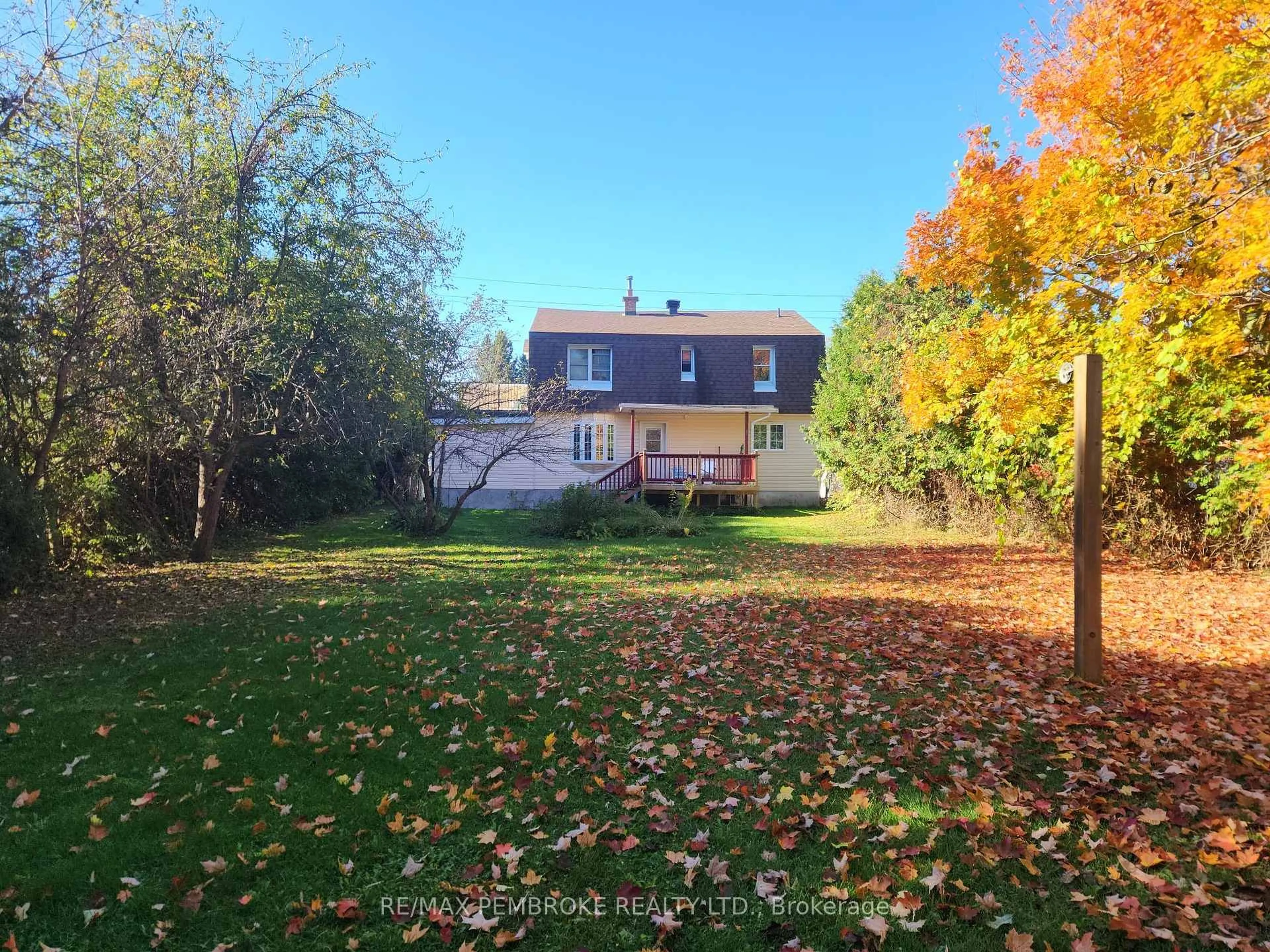 A pic from outside/outdoor area/front of a property/back of a property/a pic from drone, unknown for 523 Boundary Rd, Pembroke Ontario K8A 6L7