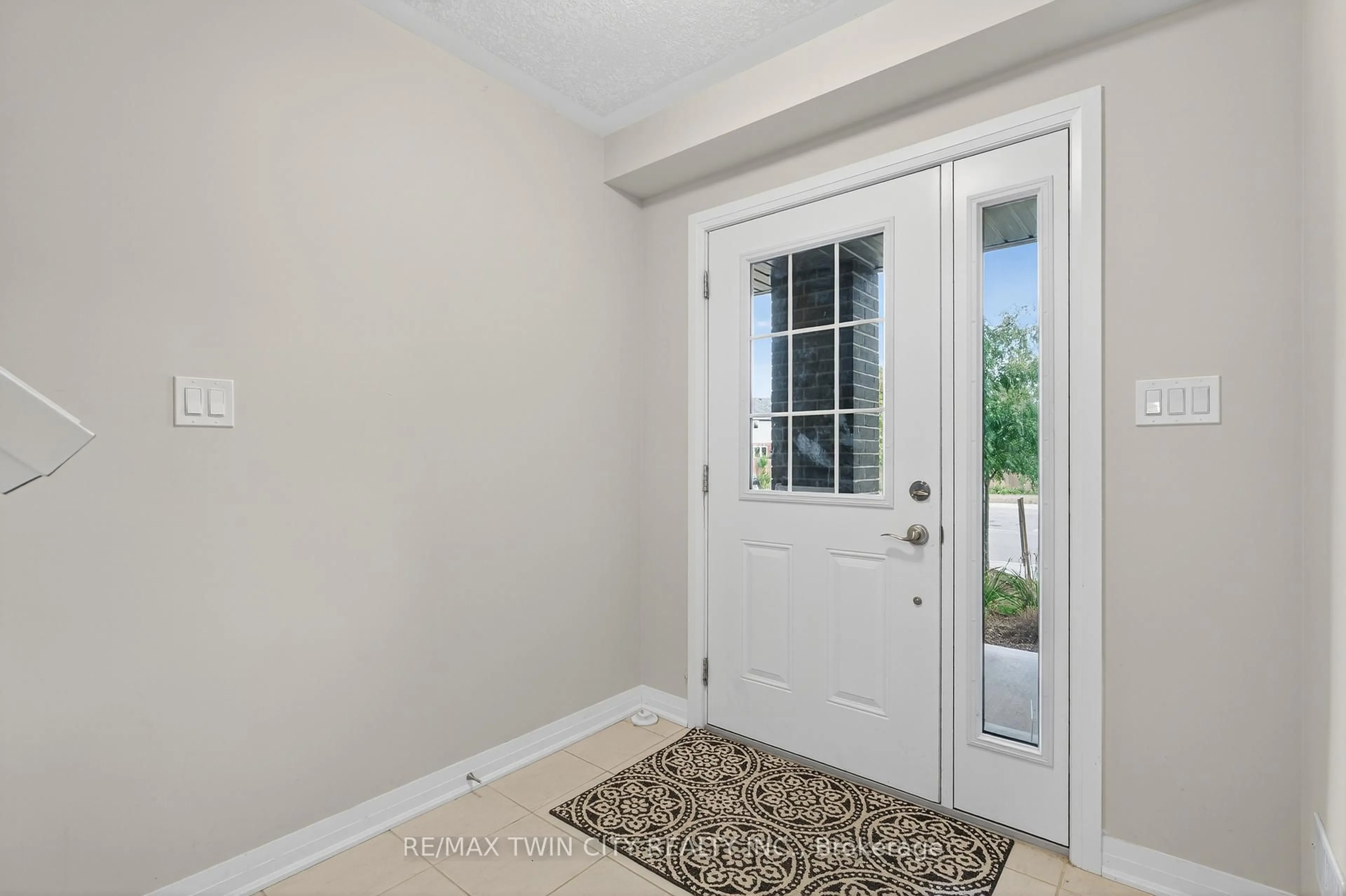 Indoor entryway for 311 Woolwich St #43, Waterloo Ontario N2K 0H4