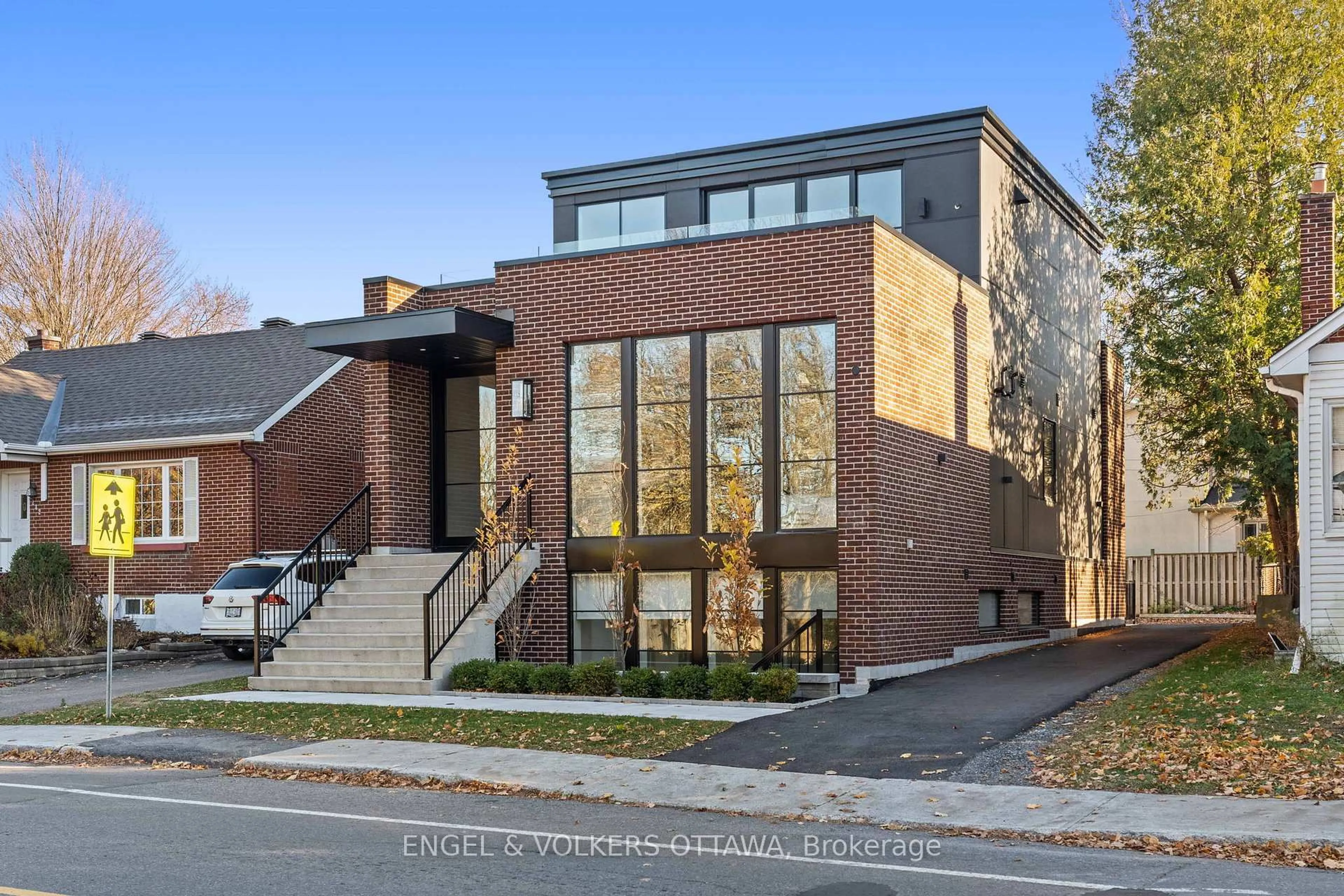 Home with brick exterior material, street for 246 BYRON Ave, Ottawa Ontario K1Z 6Y8
