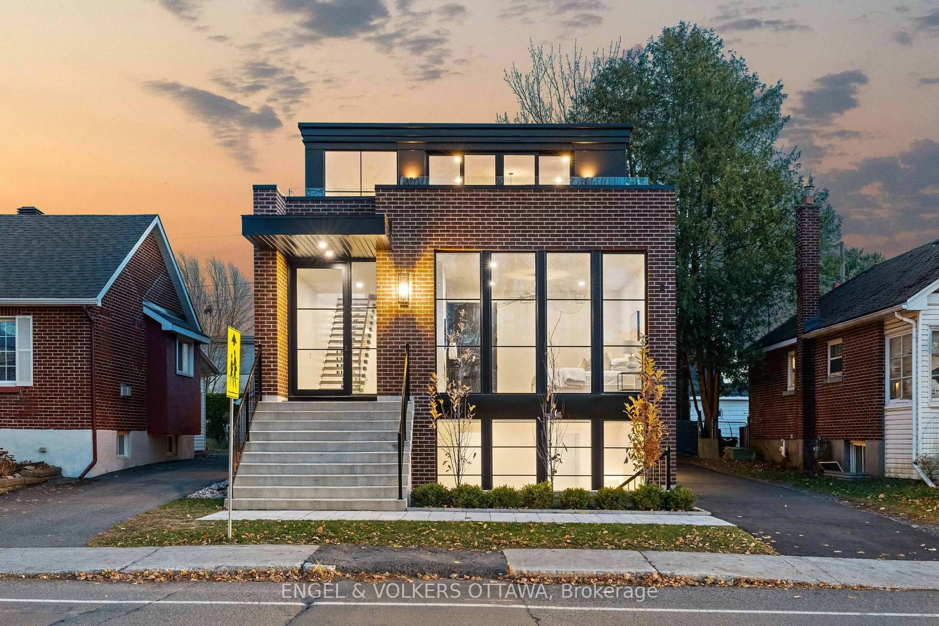Home with brick exterior material, street for 246 BYRON Ave, Ottawa Ontario K1Z 6Y8